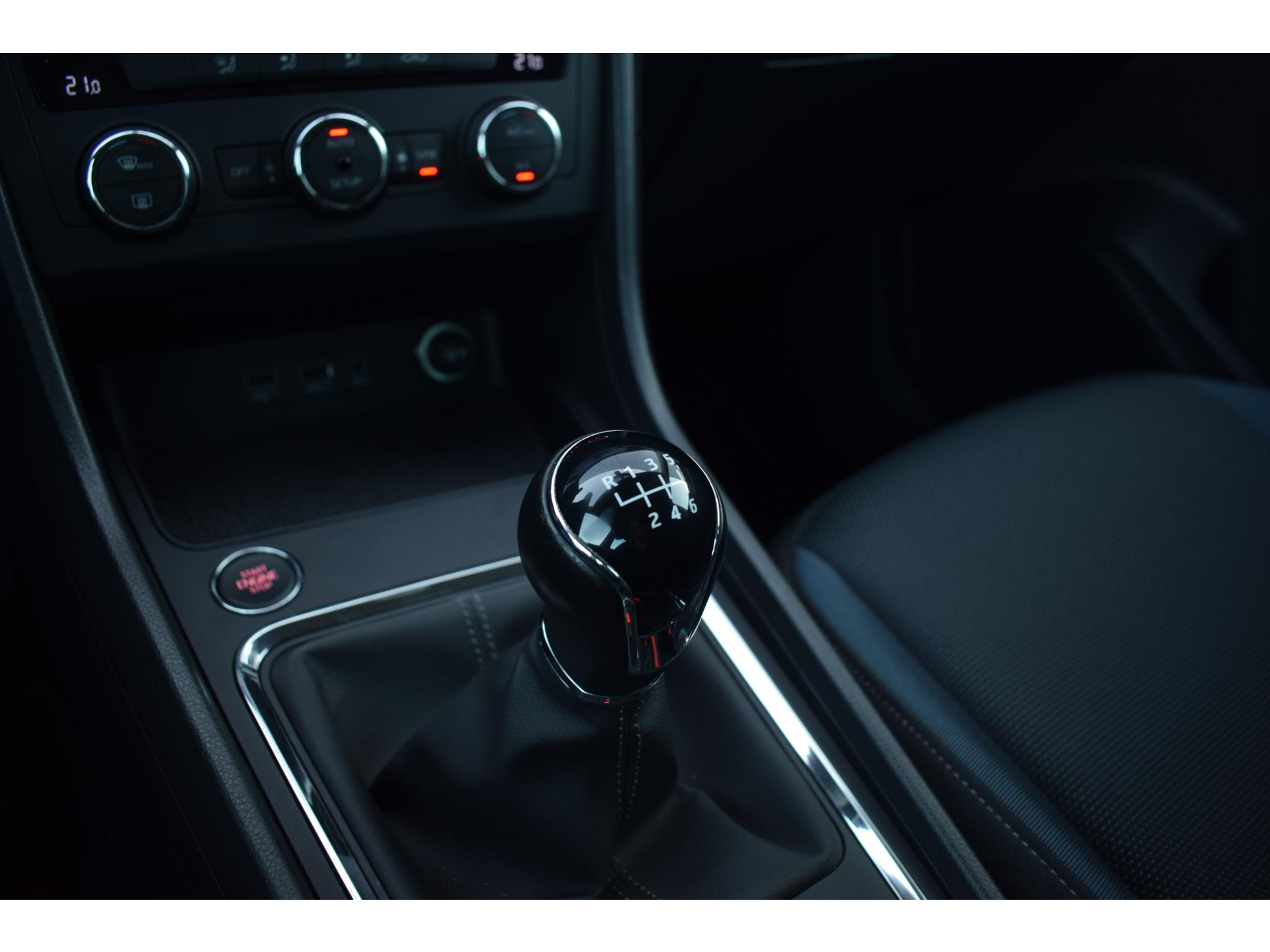 SEAT Ateca 1.0 EcoTSI Style Business Intense | Trekhaak | Apple CarPlay | Camera | Climate