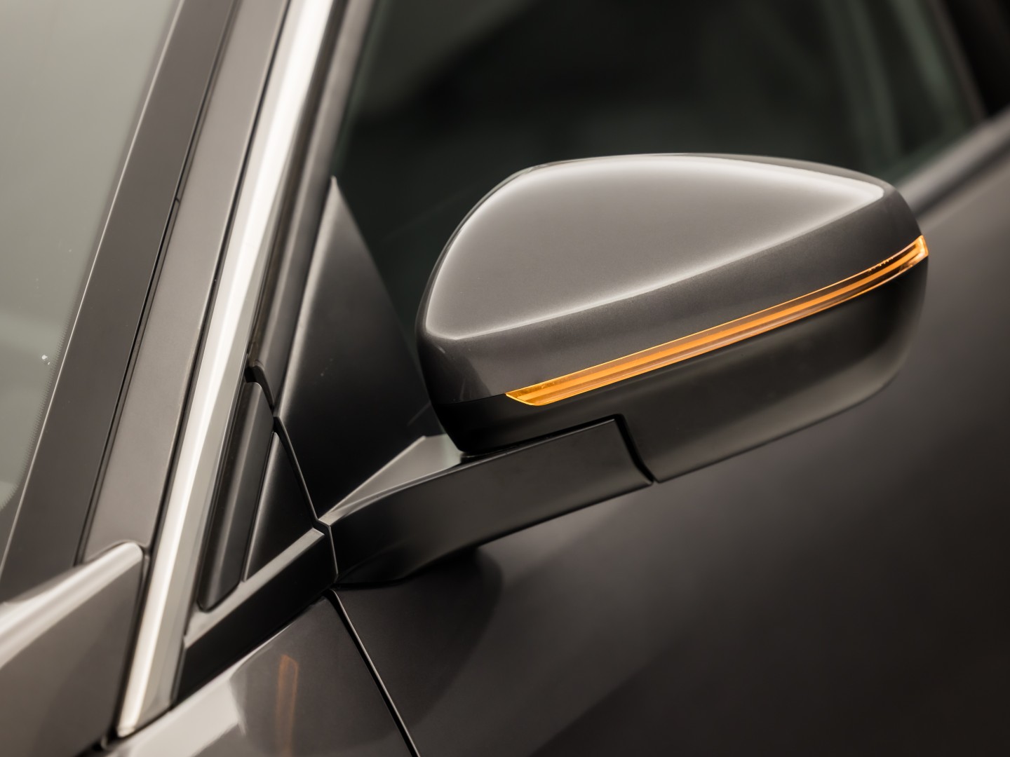 Peugeot 3008 1.6 HYbrid 225 Allure Sport 225Pk Automaat (APPLE CARPLAY, GROOT NAVI, 360 CAMERA, LEDER, KEYLESS, SPORTSTOELEN, GETINT GLAS, LANE ASSIST, NIEUWSTAAT)