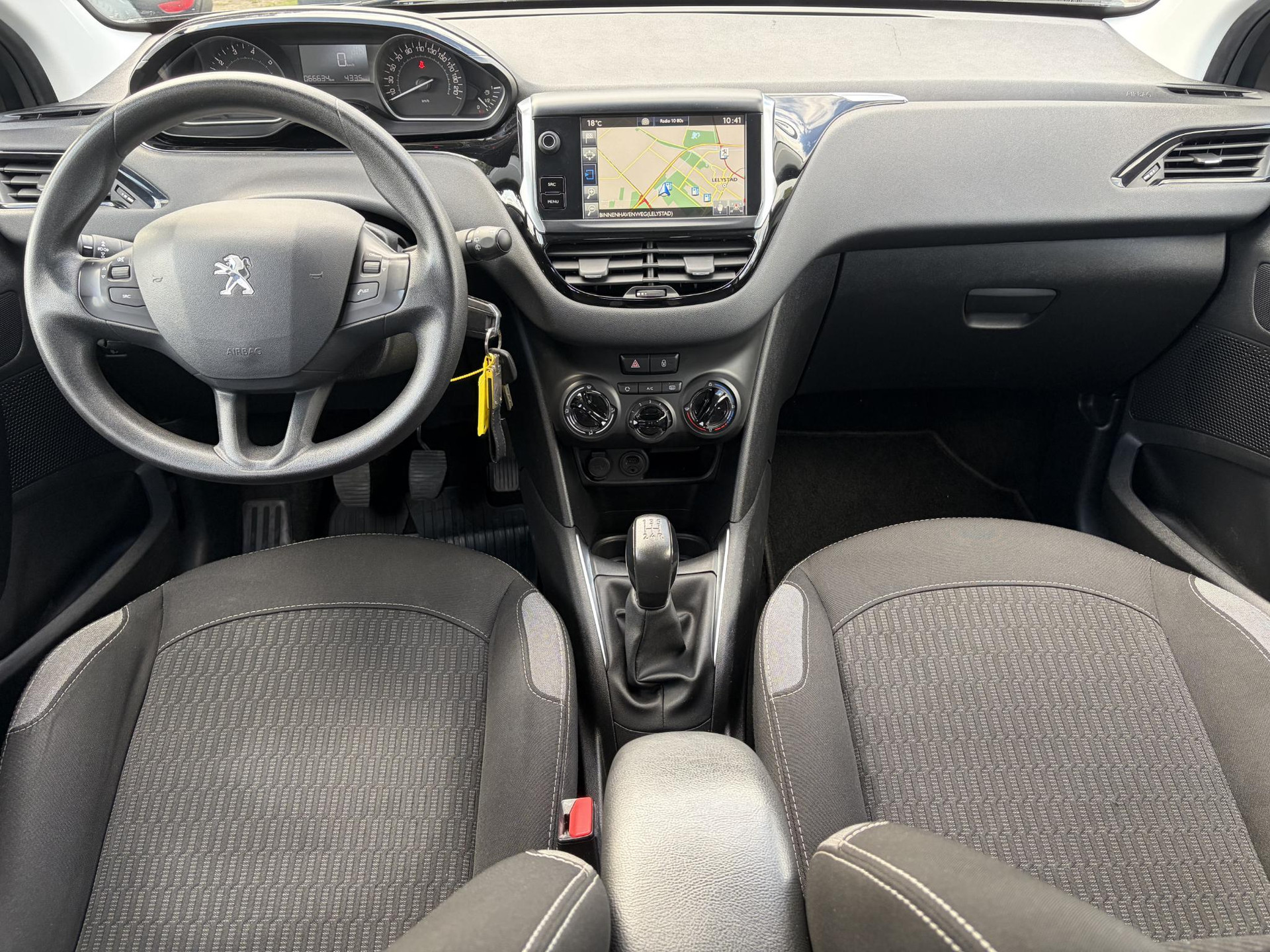 Peugeot 208 1.2 PureTech Blue Lion ✓Nieuwe D-riem✓Afn.Trekhaak✓Carplay✓Navi✓Airco✓Cruise✓Pdc✓2e Eigenaar✓Weinig Km✓5 Deurs✓N.A.P✓Apk tot 08-2027