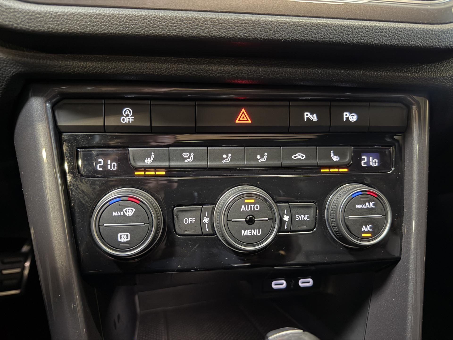 Volkswagen T-Roc 1.5 TSI Sport Business R | Pano | Camera | Stoelverw. | Adaptive cruise | Full LED | Dodehoeksensor