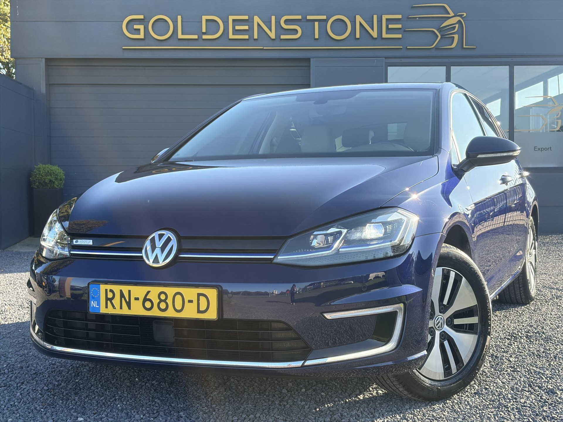 Volkswagen e-Golf e-Golf ✓SOH 88.57%✓Carplay✓Navi✓Leder✓Clima✓Cruise✓Pdc V+A✓LED✓16'' Lm velgen✓N.A.P✓Apk tot 02-2027