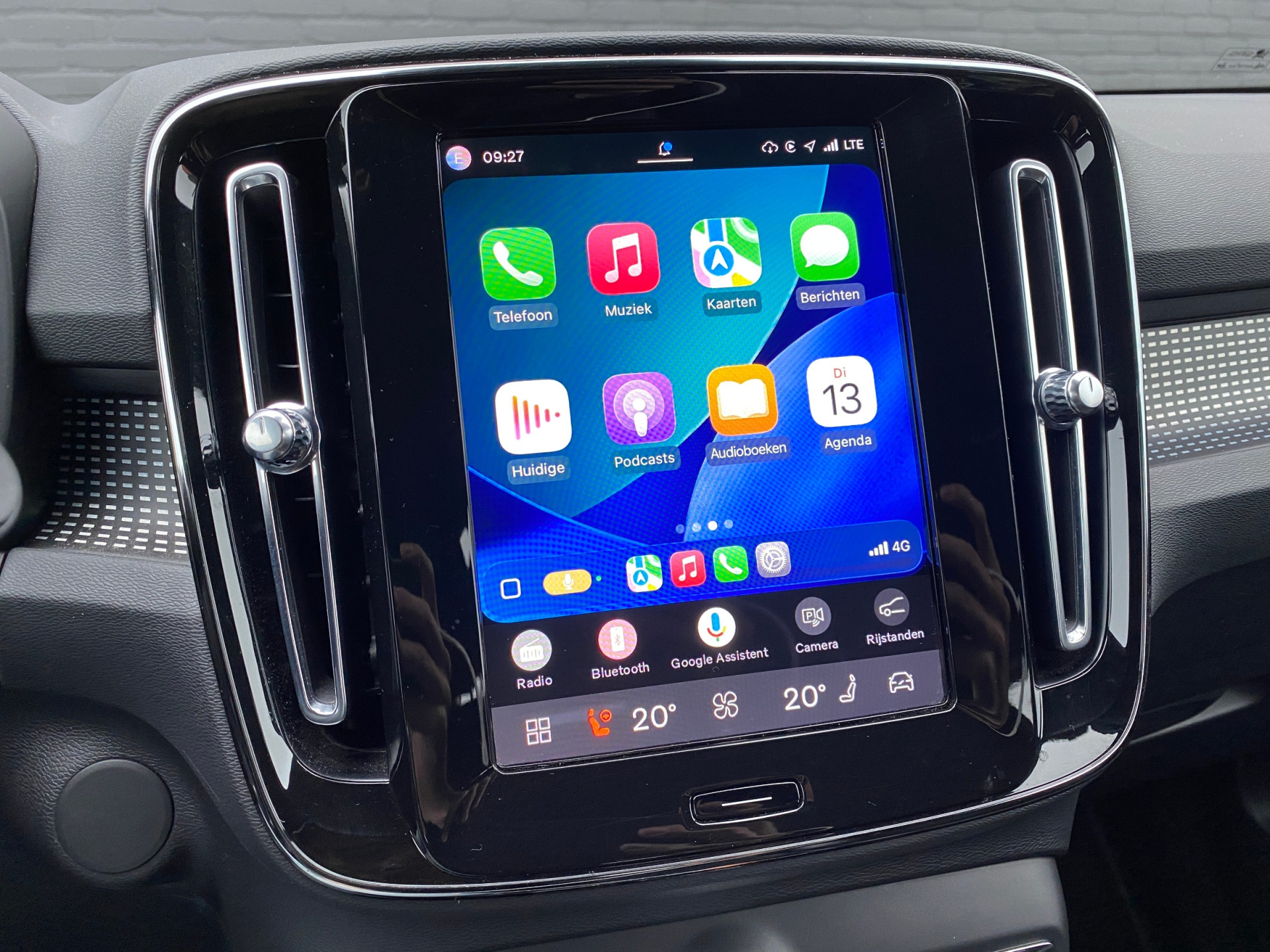 Volvo XC40 Recharge P8 AWD R-Design 408 pk | apple carplay | stoel-stuurverwarming | leder-alcantara | elektr. a. klep | BTW