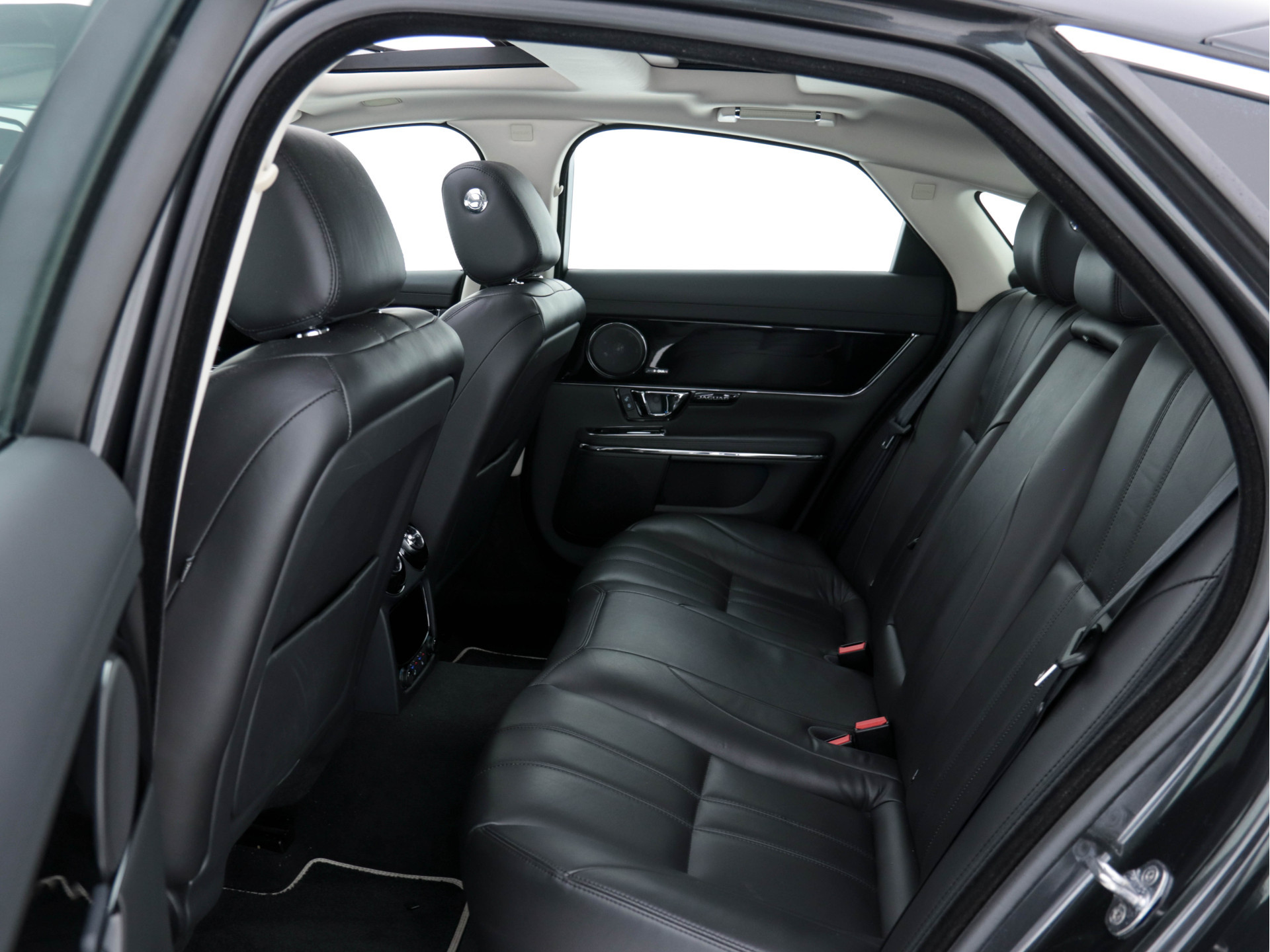 Jaguar XJ 3.0 V6D Portfolio Long (INCL-BTW) Aut. *PANO | LEATHER  | BI-XENON | MERIDIAN-AUDIO | MEMORY-PACK | KEYLESS | CAMERA | ECC | HEATED-COMFORTSEATS | PDC | NAVI-FULLMAP | SHIFT-PADDLES | CRUISE | 19"ALU*