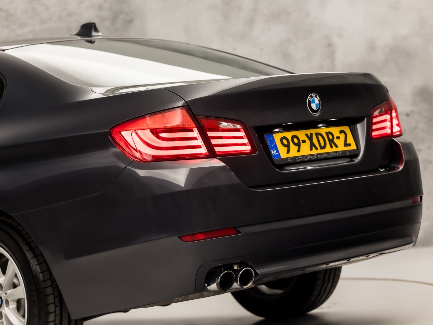 BMW 5 Serie 528i High Executive 245Pk Automaat (SCHUIFDAK, GROOT NAVI, LEDER, GETINT GLAS, ELEK SPORTSTOELEN, ZWART HEMEL, STOELVERWARMING, PARKEERSENSOREN, XENON, NIEUWSTAAT)