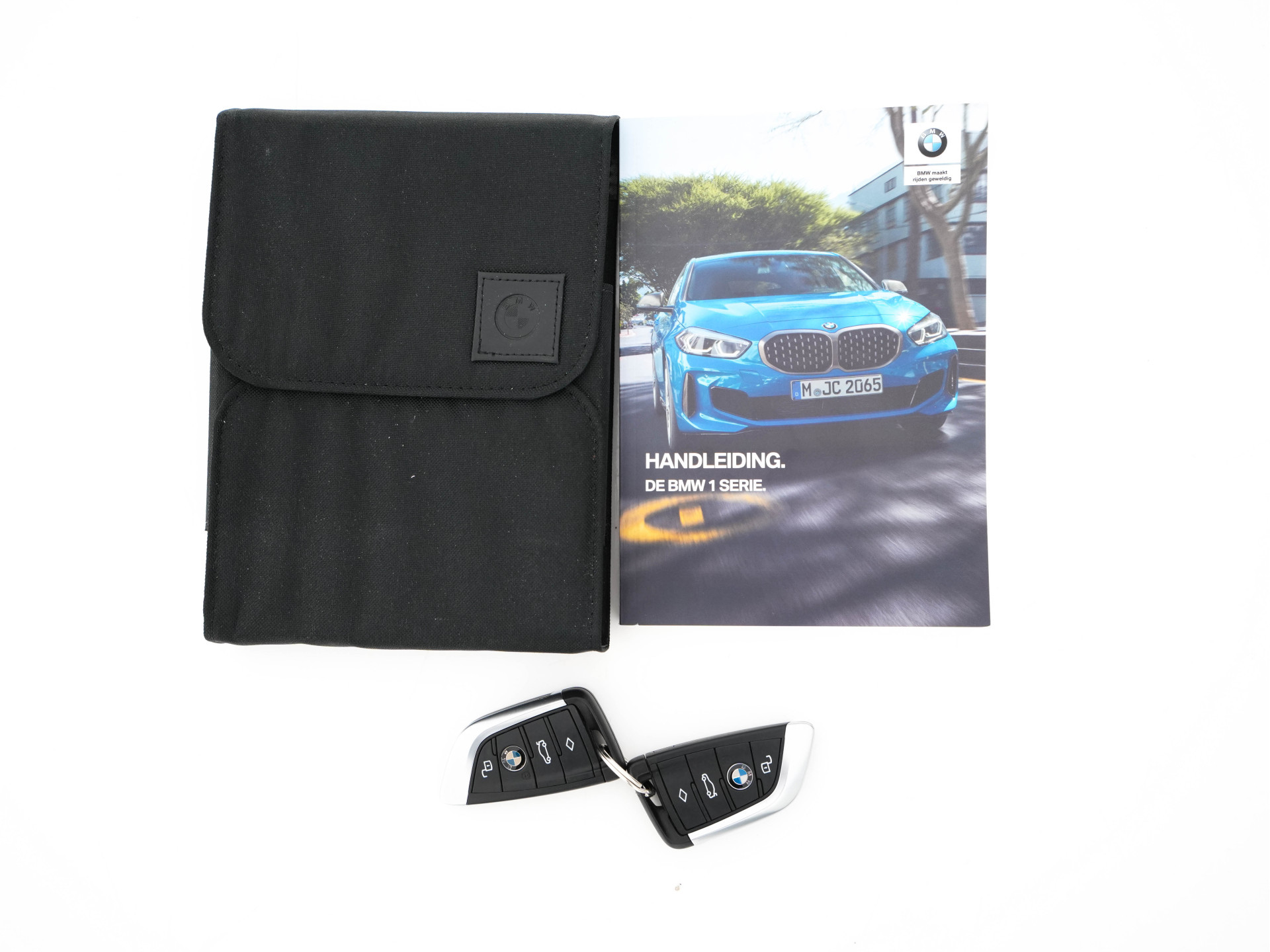 BMW 1-serie 118i High Executive Edition Sport-Line (INCL-BTW) *LEATHER | DIGI-COCKPIT | HARMAN/KARDON-AUDIO | FULL-LED | KEYLESS | NAVI-FULLMAP | DAB | CAMERA | ECC | CARPLAY | PDC | AMBIENT-LIGHT | CRUISE | SPORT-SEATS | 17"ALU*