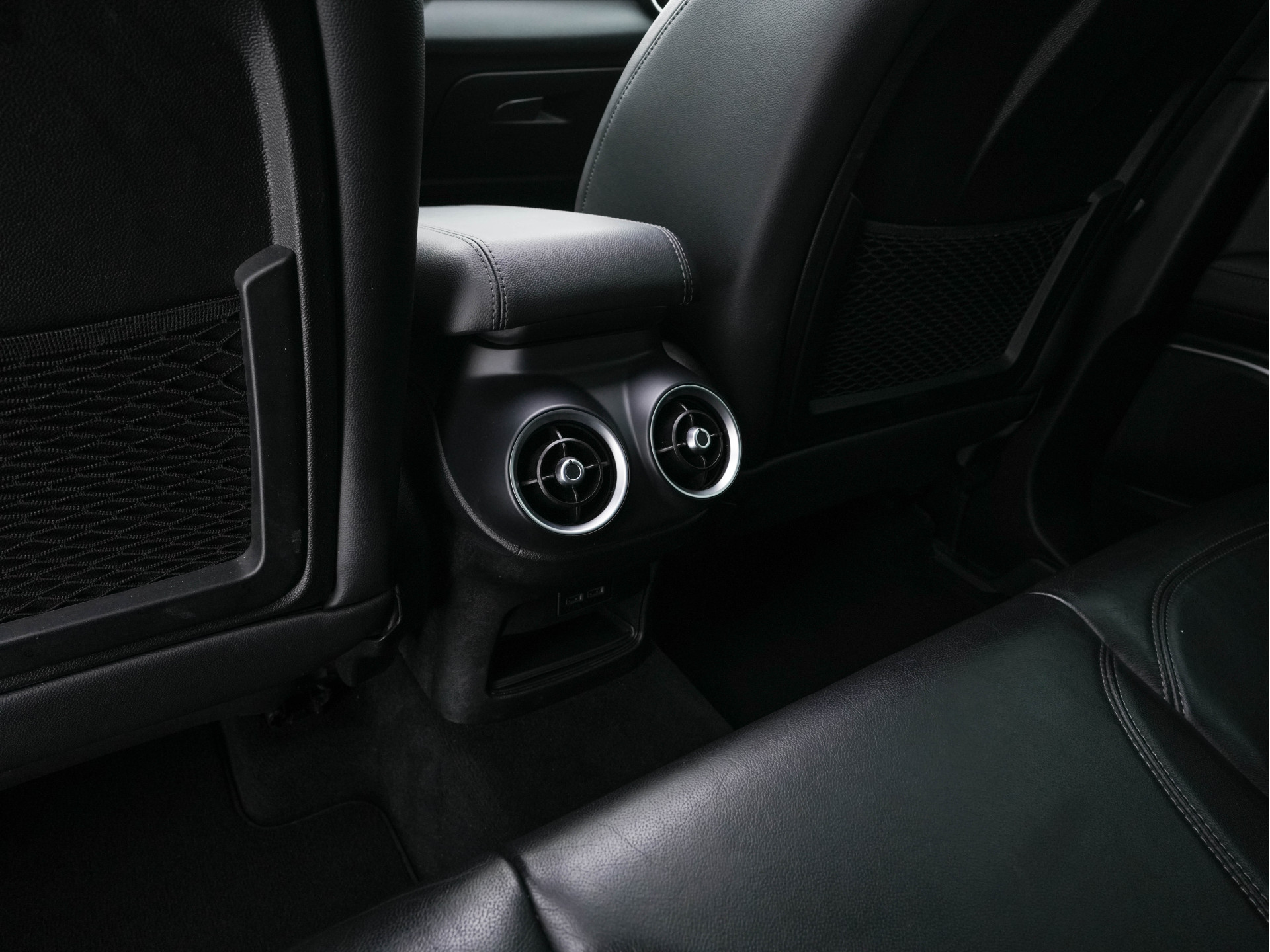 Alfa Romeo Stelvio 2.2d AWD Q4 Super Aut. *PANO | LEATHER | BI-XENON | MEMORY-PACK | HARMAN/KARDON | BLINDSPOT | CAMERA | DAB+ | NAVI-FULLMAP | HEATED-SPORTSEATS | ECC | ADAPTIVE-CRUISE | PDC | PRIVACYGLASS | TOWBAR | 19"ALU*