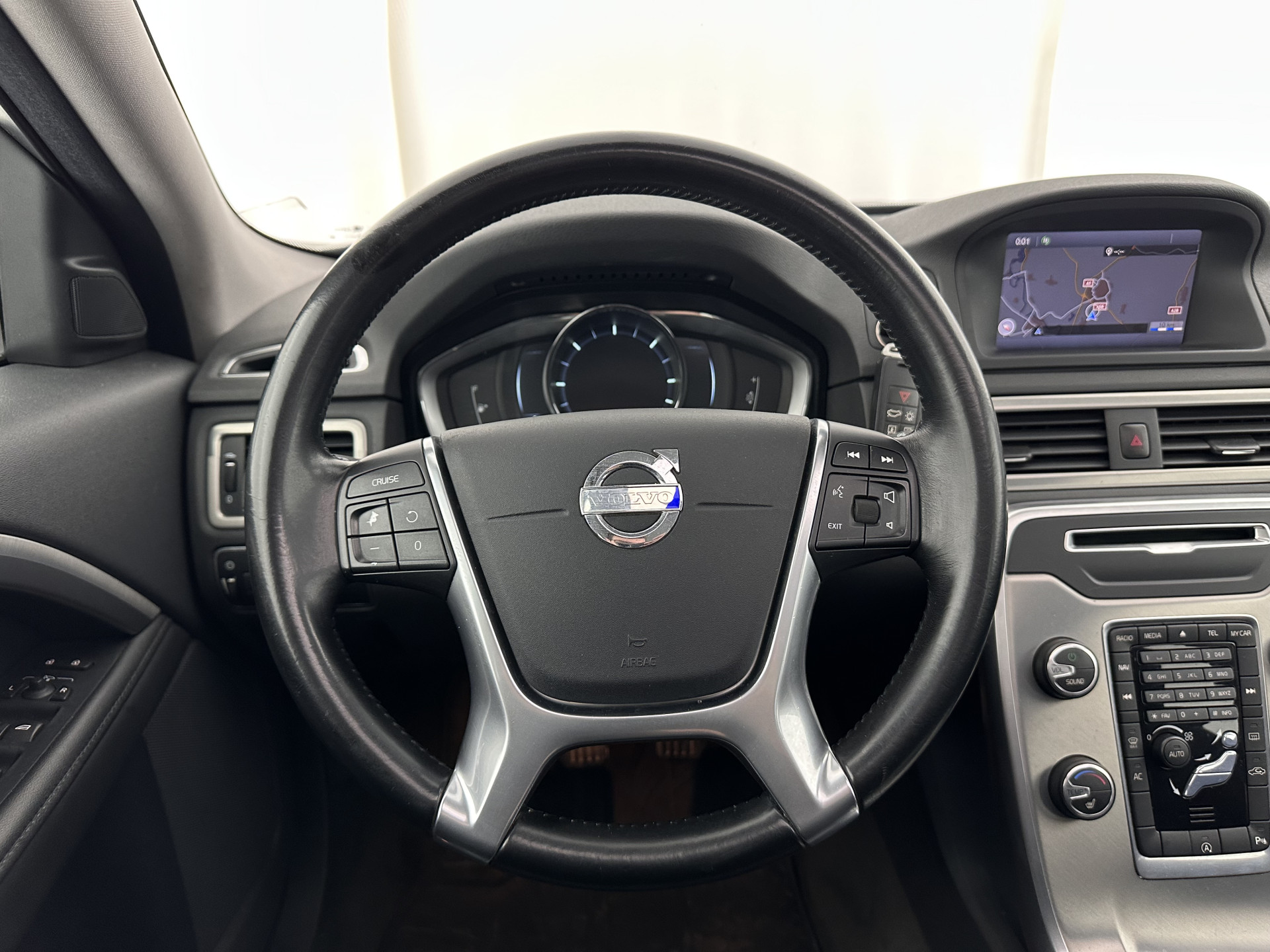 Volvo V70 1.6 D2 Nordic+ *PANO | LEATHER | XENON | MEMORY-PACK | COMFORT-SEATS | NAVI-FULLMAP | ECC | PDC | CRUISE | 17''ALU*