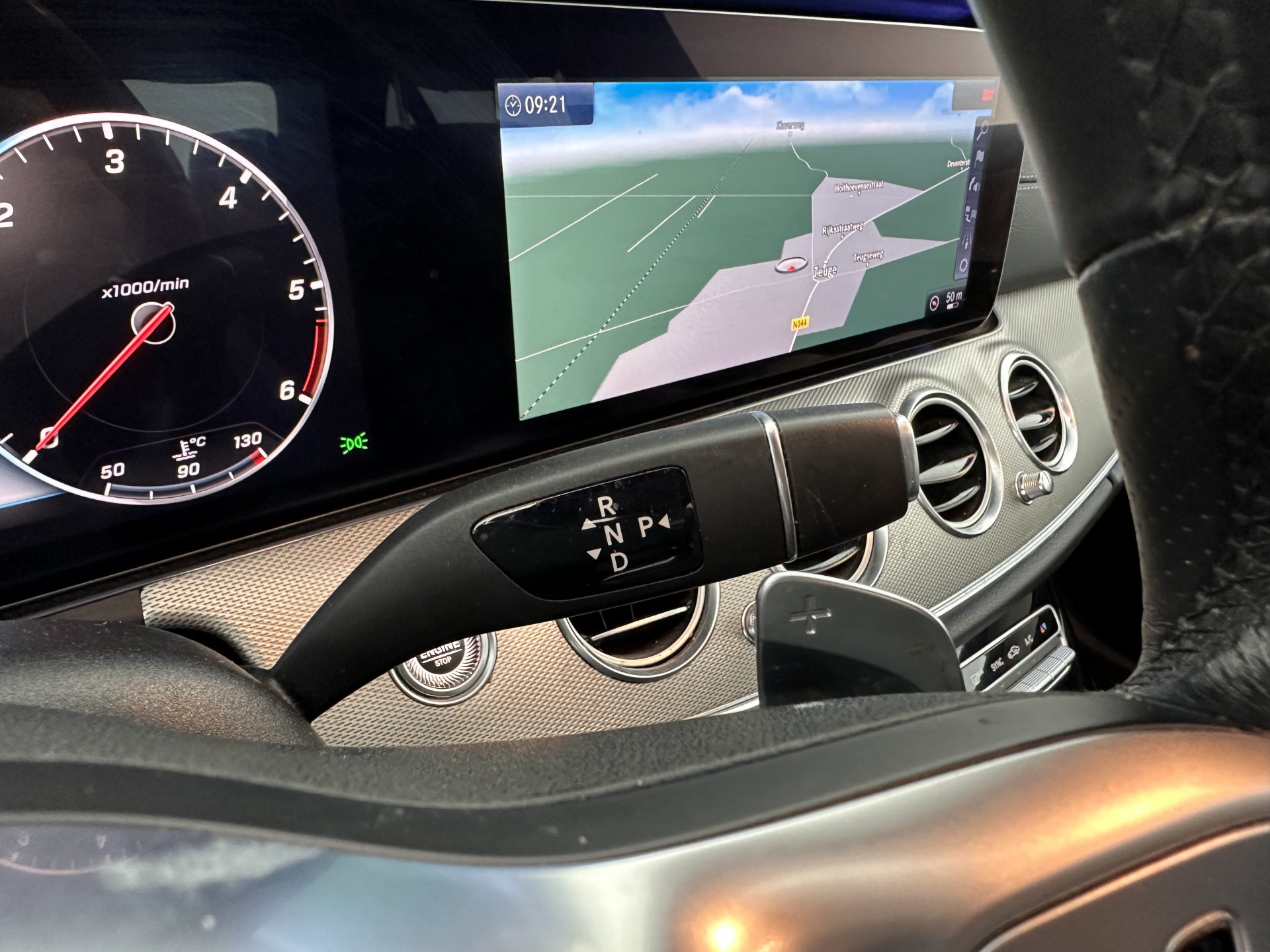 Mercedes-Benz E-klasse 220 d AMG-Line (INCL-BTW ) Aut. *PANO | FULL-LED | LEATHER-MICROFIBRE | WIDE-SCREEN-DIGI-COCKPIT | NAVI-FULLMAP | AMBIENT-LIGHT | HEATED-SPORTSEATS | ECC | SHIFT-PADLLES | PDC | CRUISE | 19"ALU*