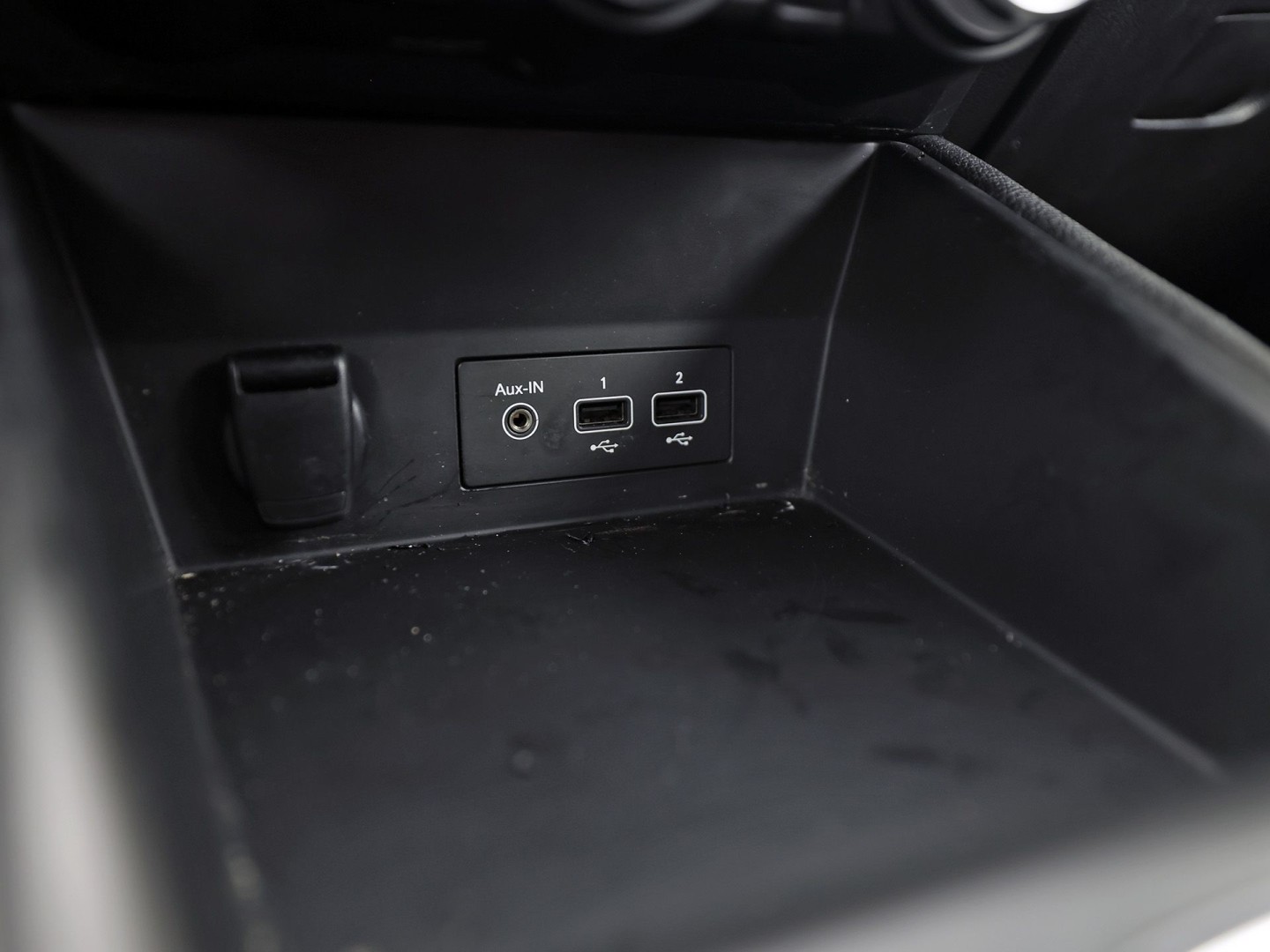 Renault Captur 1.6 E-Tech Plug-in Hybrid 160 Sport 160Pk Automaat (VIRTUAL COCKPIT, APPLE CARPLAY, GROOT NAVI, CAMERA, SPORTSTOELEN, LEDER, GETINT GLAS, LANE ASSIST, NIEUWSTAAT)