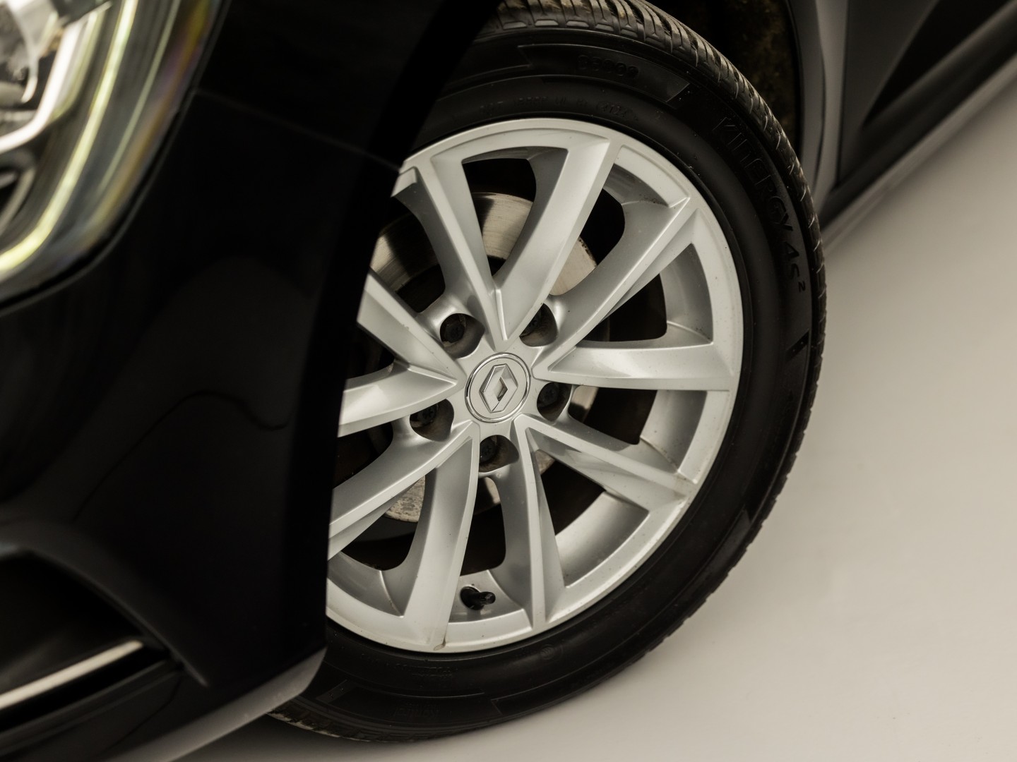 Renault Mégane Estate 1.2 TCe Bose Automaat (VIRTUAL COCKPIT, GROOT NAVI, LEDER/ALCANTARA, GETINT GLAS, STOELVERWARMING, SPORTSTOELEN, TREKHAAK, PARKEERSENSOREN, NIEUWSTAAT)