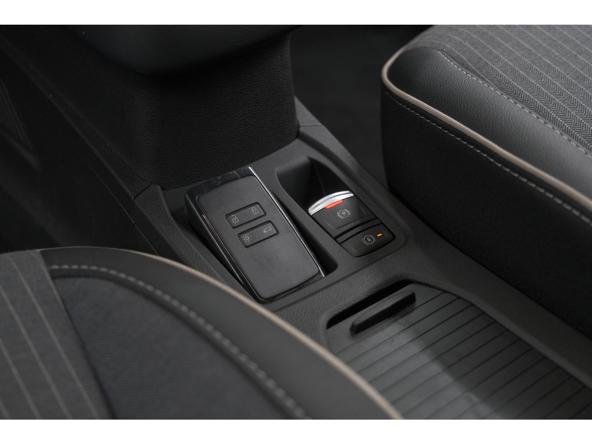 Renault Clio TCe 90 GPF techno | 360 Camera | Adaptieve Cruise Control | Navigatie | 9.3 Inch Groot Scherm