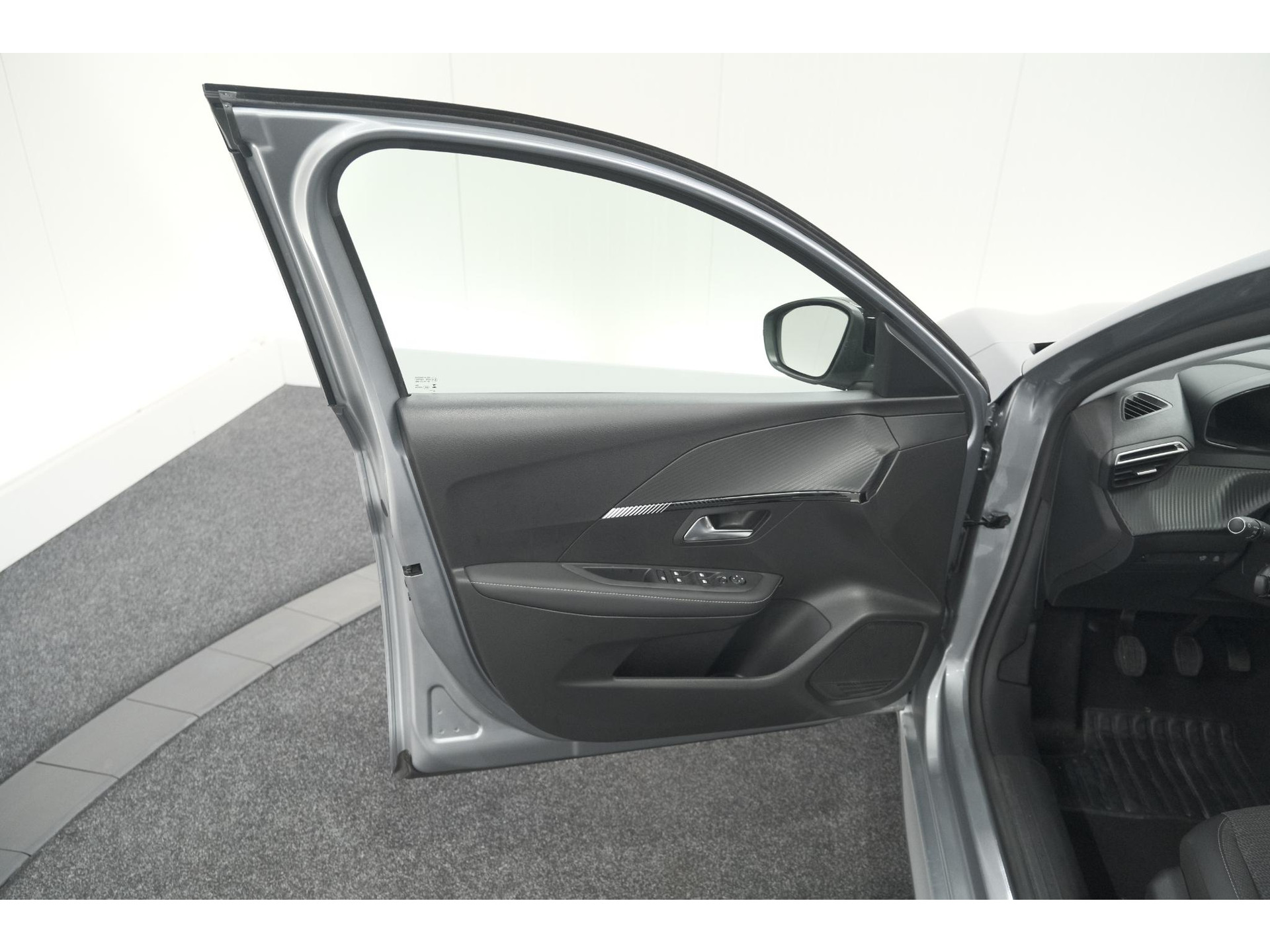 Peugeot 208 PureTech 100 Allure Pack | NIEUW MODEL | Apple CarPlay | Parkeersensoren | Climate Control