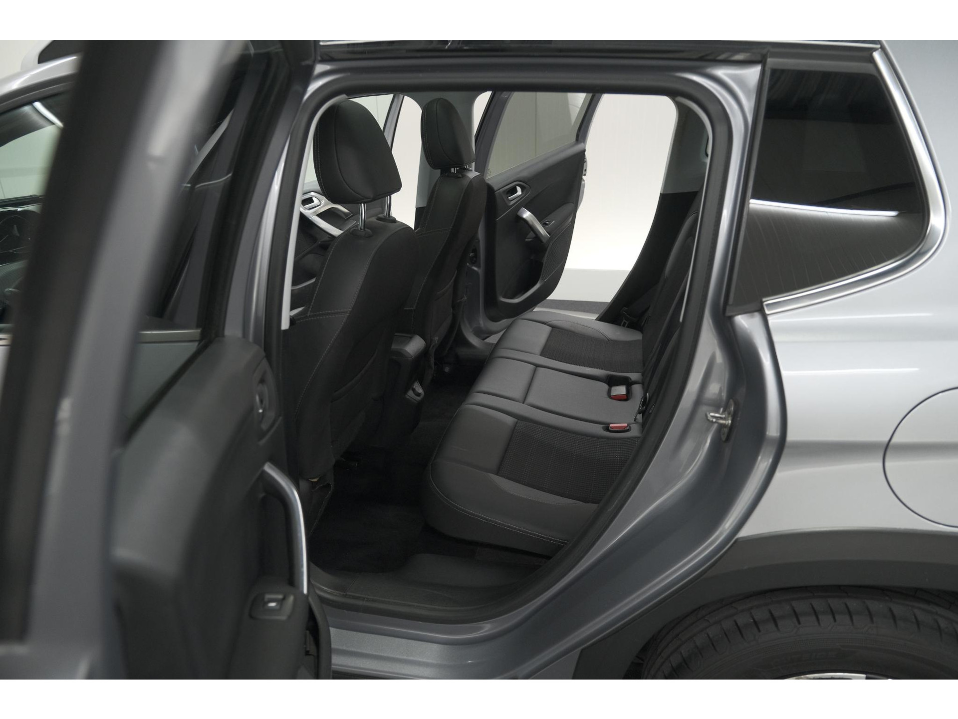 Peugeot 2008 PureTech 110 Allure | Panoramadak | Apple Carplay | Navigatie | Parkeersensoren