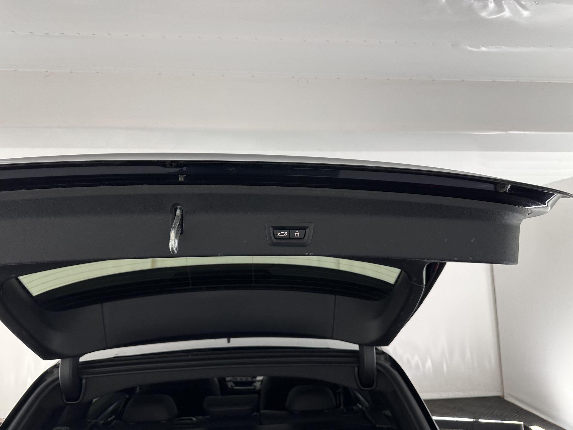 BMW iX3 High Executive 80 kWh [ 3-Fase-11kW ] {SOH-98%} (INCL-BTW) Aut. *PANO | LEATHER | HARMAN/KARDON | FULL-LED | BLINDSPOT | MEMORY-PACK | DIGI-COCKPIT | HEATED-SPORTSEATS | KEYLESS | TOPVIEW | DAB+ | NAVI-FULLMAP | HEAD-UP | PRIVACY-GLASS | .