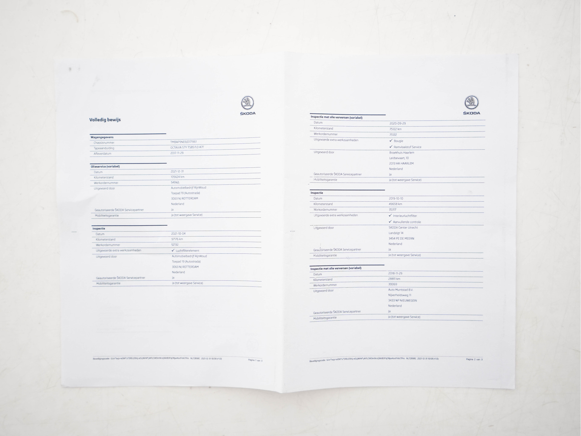 ŠKODA Octavia 1.0 TSI Greentech Style Business (INCL-BTW) Aut. *LEATHER-ALCANTARA | NAVI-FULLMAP | FULL-LED | CANTON-AUDIO | KEYLESS | DAB | HEATED-COMFORTSEATS | ECC | PARKPILOT | SHIFT-PADDLES | CRUISE | PRIVACY-GLASS | 18"ALU*