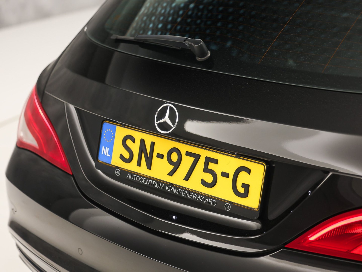Mercedes-Benz CLA-Klasse 200 AMG Sport 156Pk Automaat (PANORAMADAK, GROOT NAVI, LEDER, STOELVERWARMING, SPORTSTOELEN, PARKEERSENSOREN, CRUISE, NIEUWSTAAT)