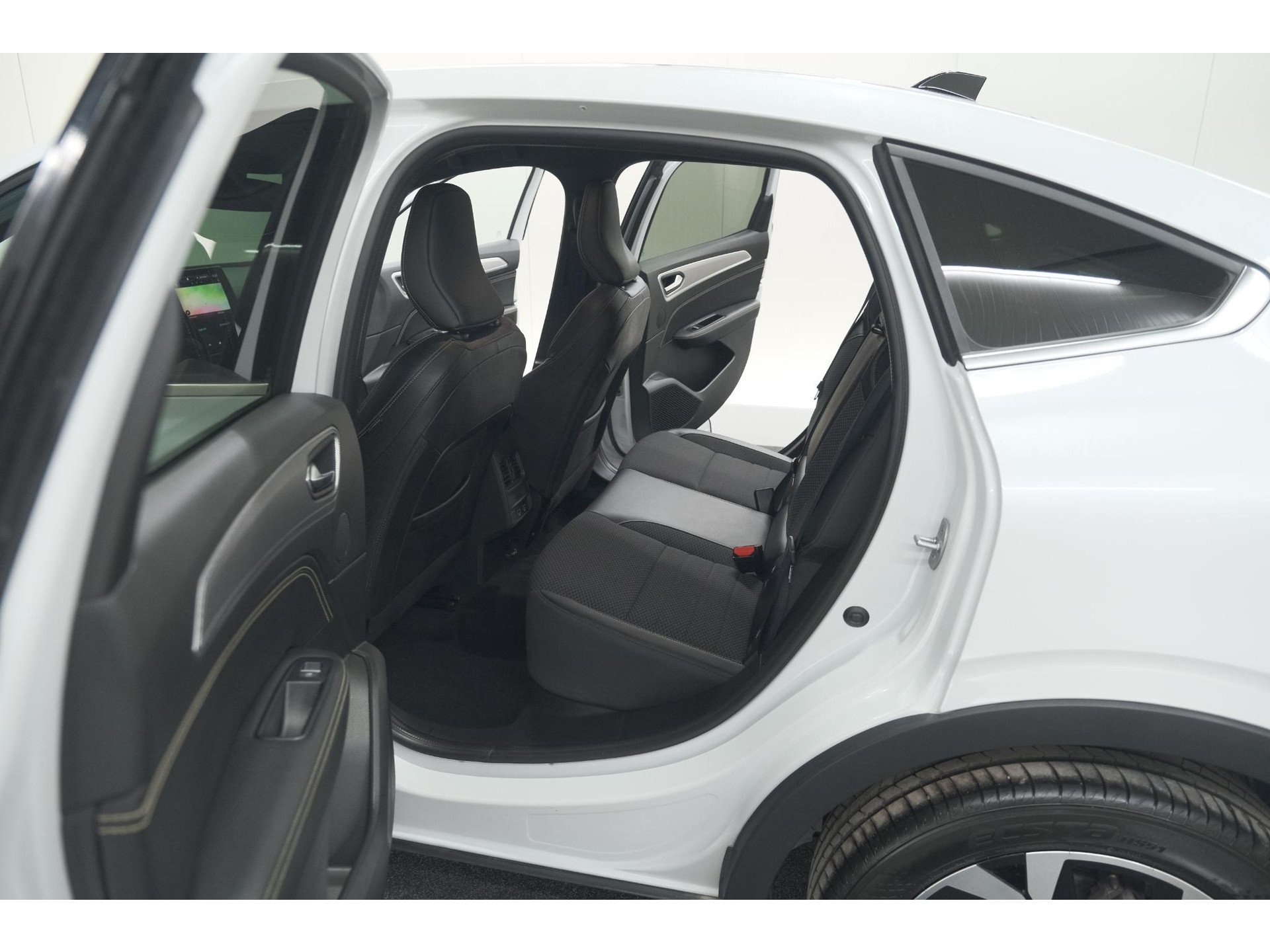 Renault Arkana Mild Hybrid 140 EDC Techno | 360 Camera | Adaptieve Cruise Control | Dodehoekdetectie | Apple Carplay
