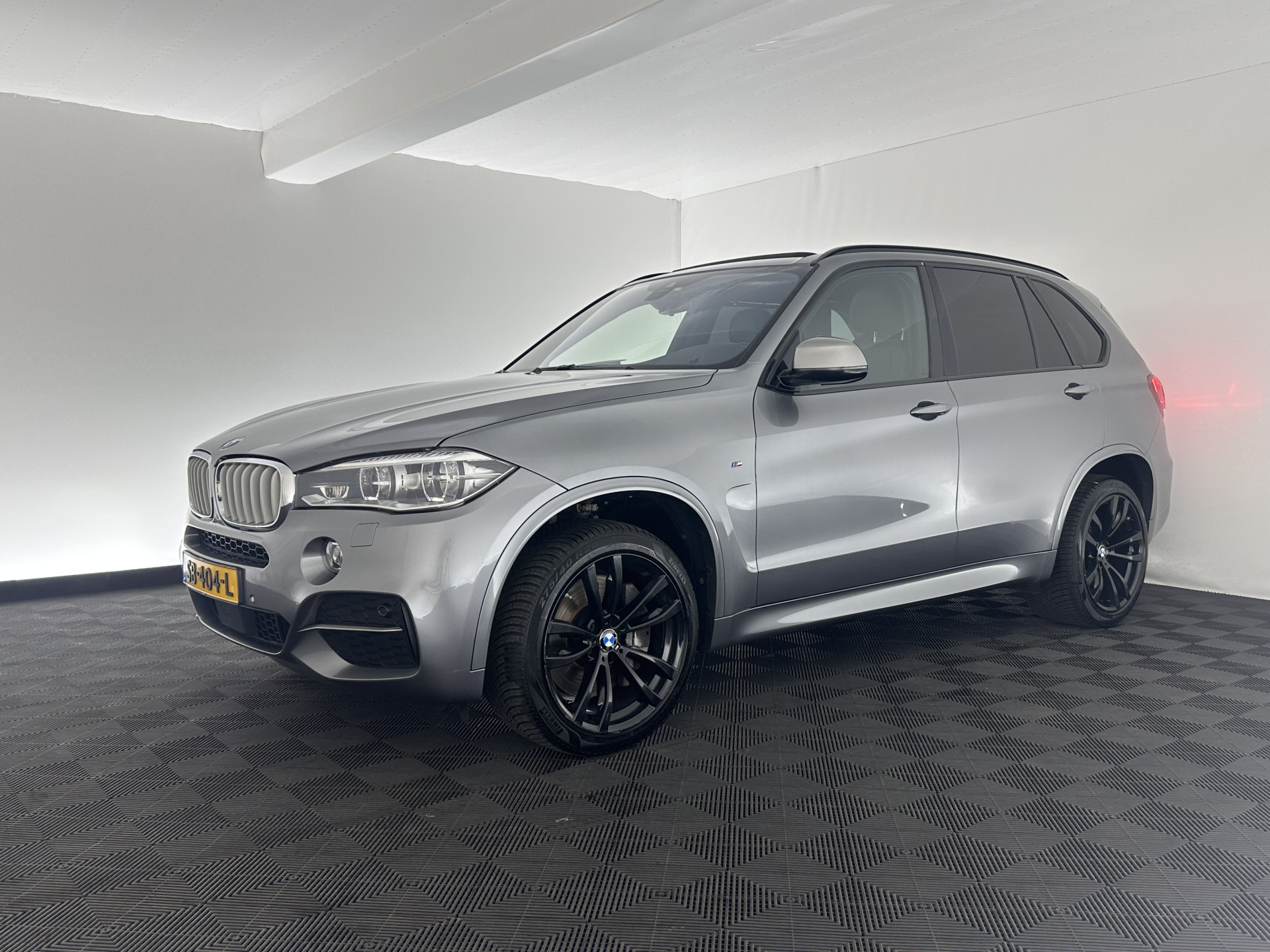 BMW X5 M50d M-Sportpack Aut. *PANO | HEAD-UP | LUXURY-LEATHER | ADAPTIVE-CRUISE | SOFT-CLOSE | BANG&OLUFSEN | TOP-VIEW | BLINDSPOT | NIGHT-VISION | MEMORY-PACK | DIGI-COCKPIT | HEATED-COMFORTSEATS | NAVI-FULLMAP |
