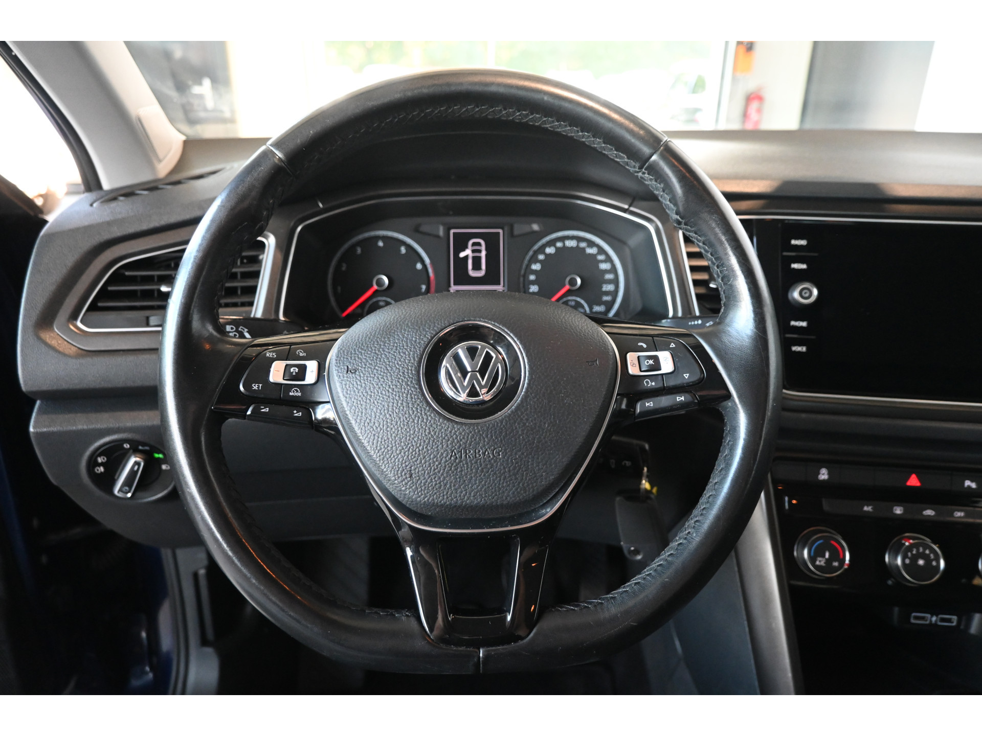 Volkswagen T-Roc 1.0 TSI Style Clima Adaptieve cruise Navigatie PDC Licht metaal Inruil mogelijk