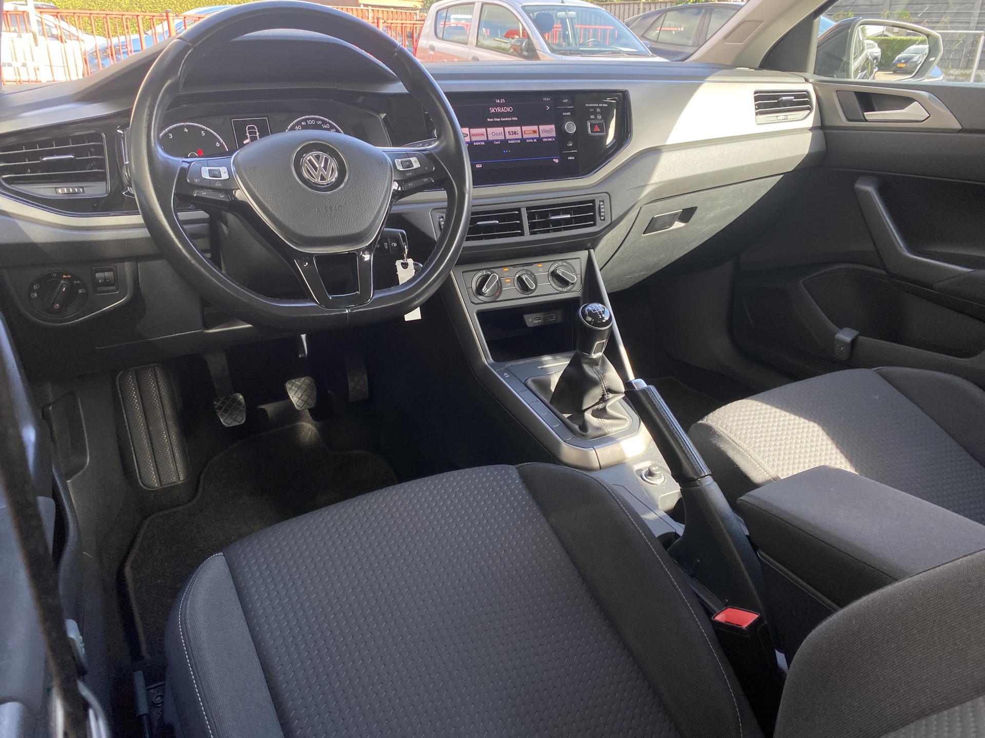 Volkswagen Polo 1.0 Comfortline | apple carplay - android auto | airco | cruise control | bluetooth | lichtsensor | NL auto