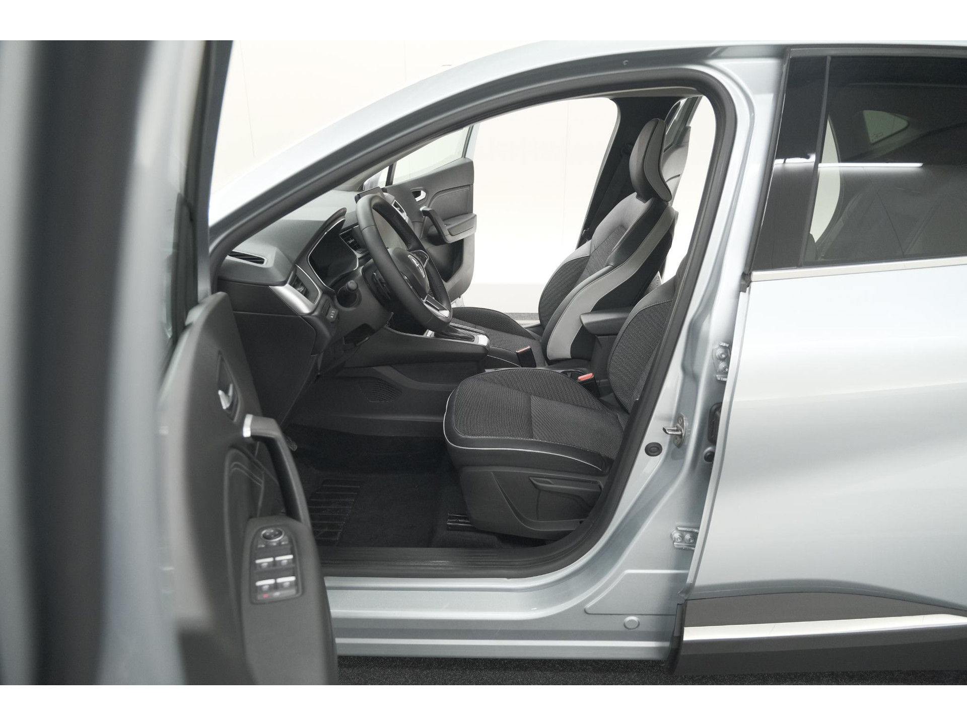 Renault Captur Mild Hybrid 140 EDC Techno | Camera | 9.3 Inch Groot Scherm | Stoelverwarming | Apple Carplay