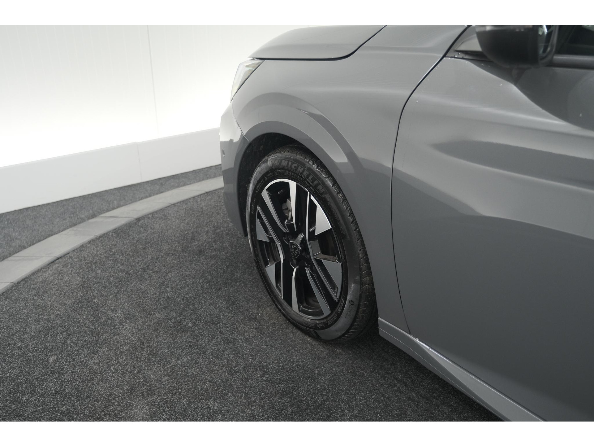 Peugeot 208 PureTech 100 Allure | 360 Camera | Adaptieve Cruise Control | Navigatie | Dodehoekdetectie