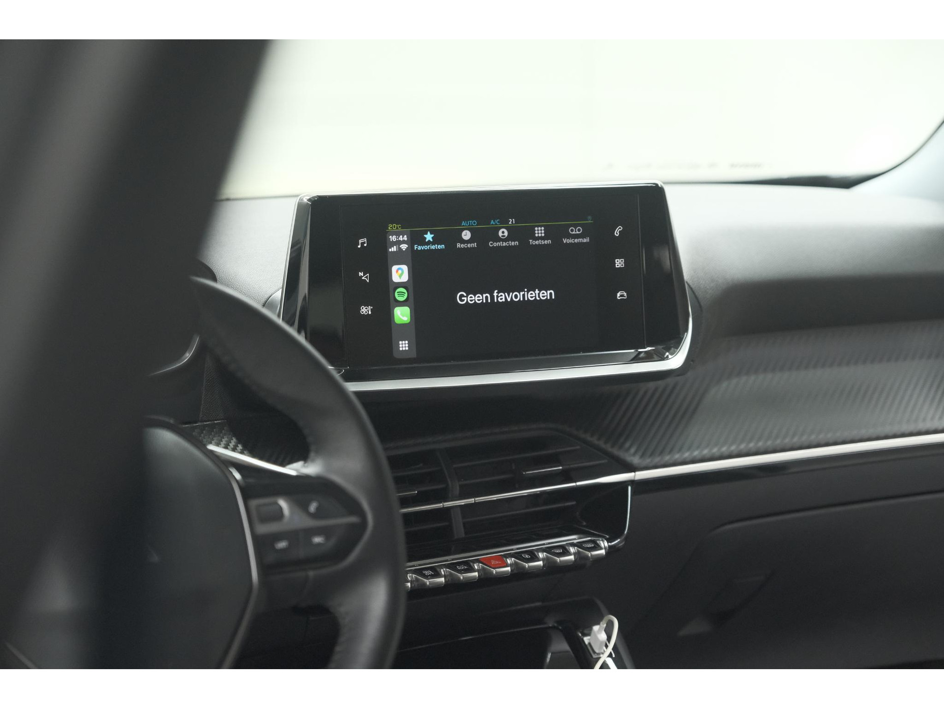 Peugeot e-2008 EV Allure 50 kWh | SOH=96.7 % | 3 Fase Laadfunctie | Camera | Navigatie | Parkeersensoren | Apple Carplay