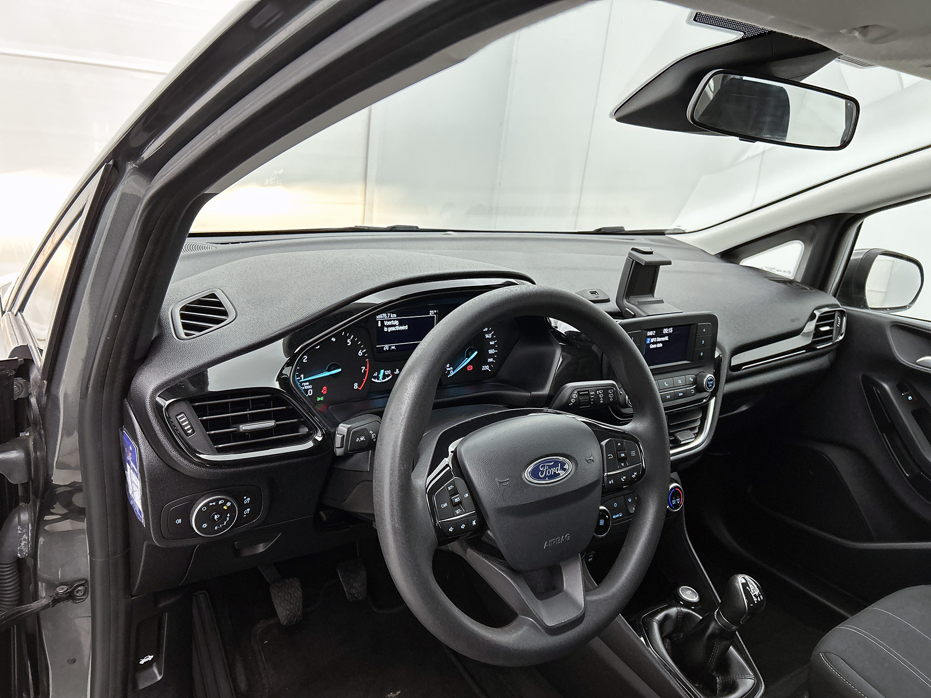 Ford Fiesta Trend 86PK | LM VELGEN | VERWARMDE VOORRUIT | PARK. SENSOREN