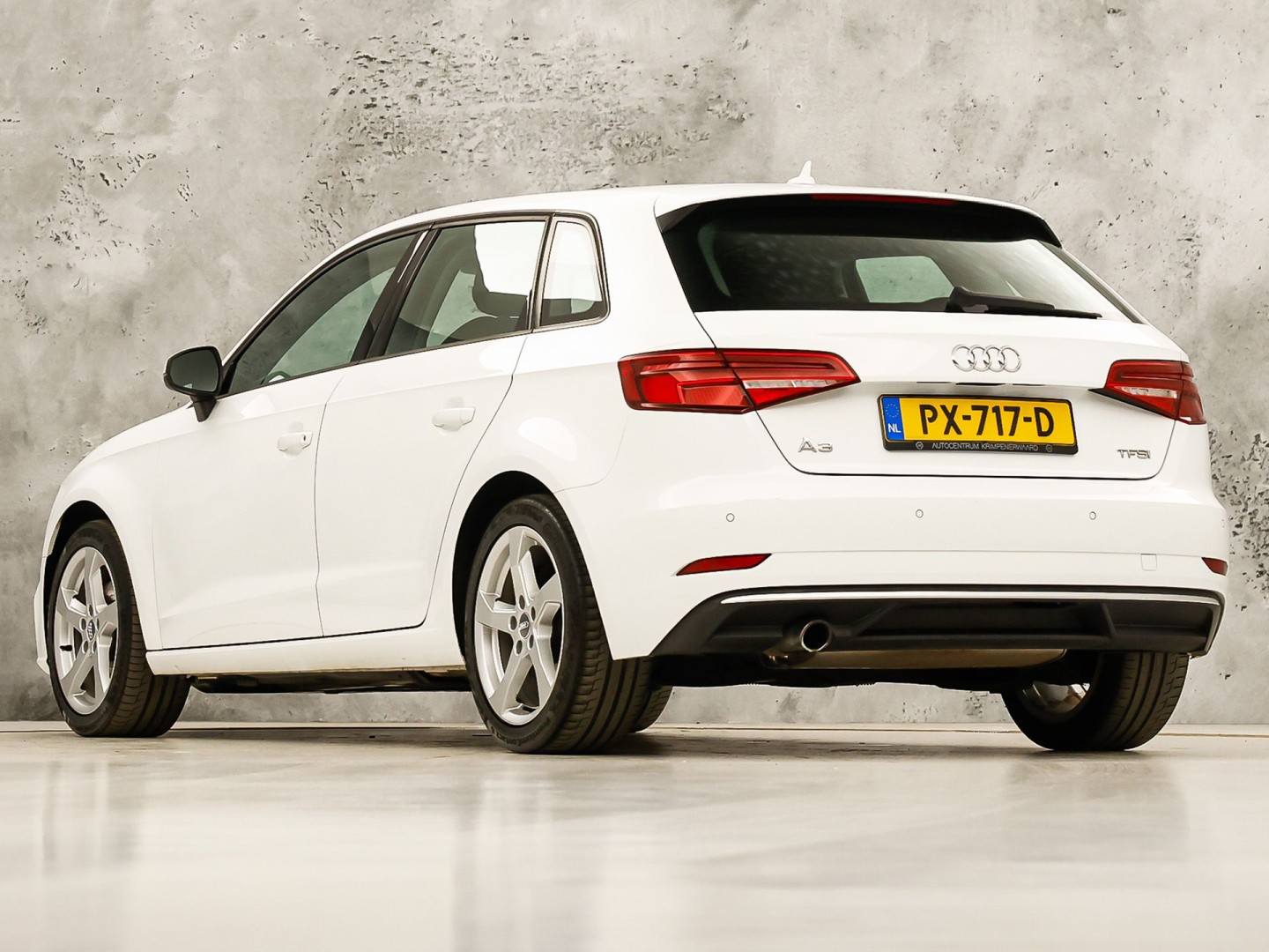 Audi A3 Sportback 1.0 TFSI Sport (GROOT NAVI, DYNAMISCHE KNIPPERLICHTEN, PARKEERSENSOREN, SPORTSTOELEN, CRUISE, LM VELGEN, BLUETOOTH, NIEUWSTAAT)