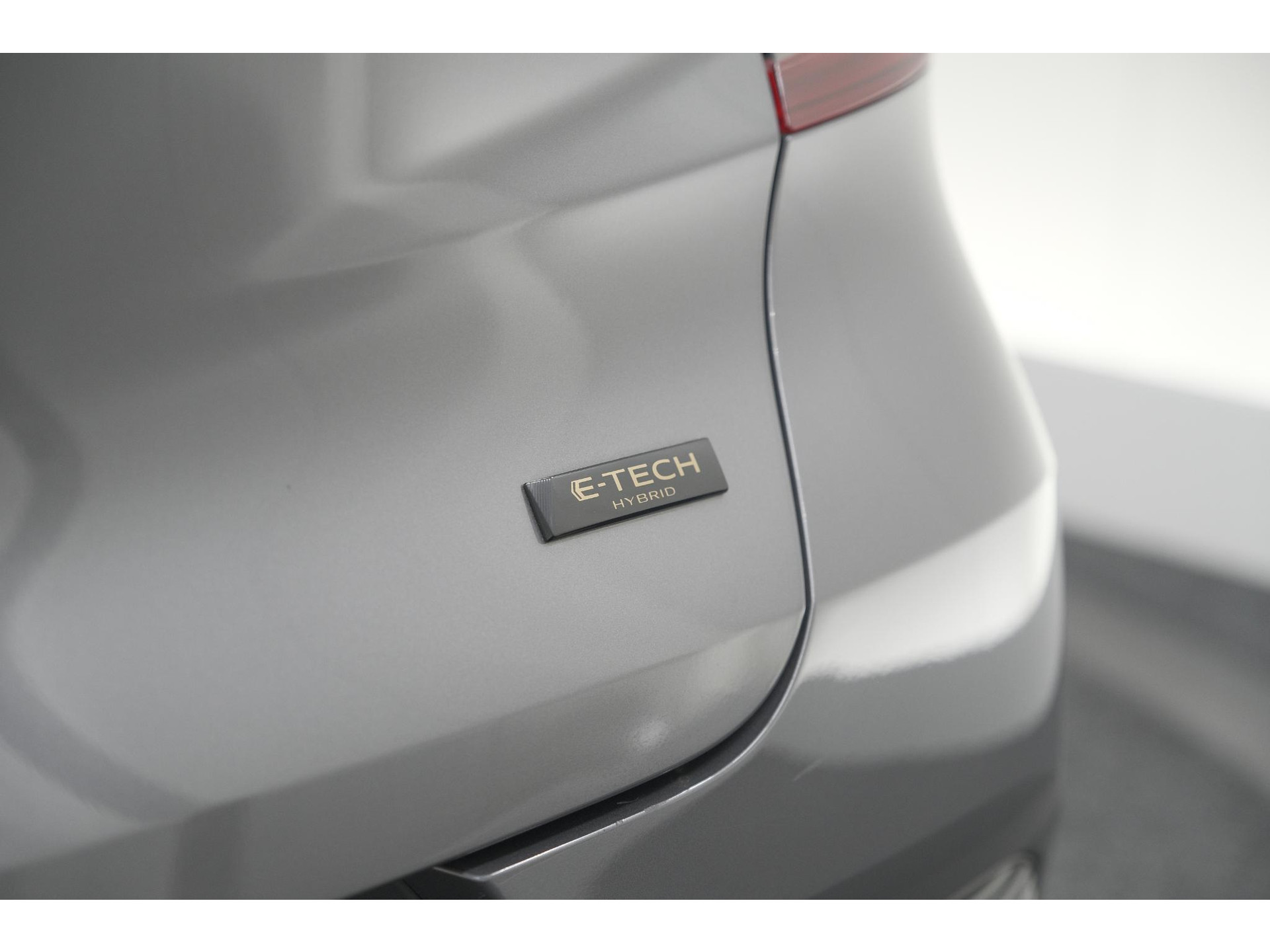 Renault Captur 1.6 E-Tech full hybrid 145 techno | Pack Full Screen | Camera | Navigatie | Allseason Banden