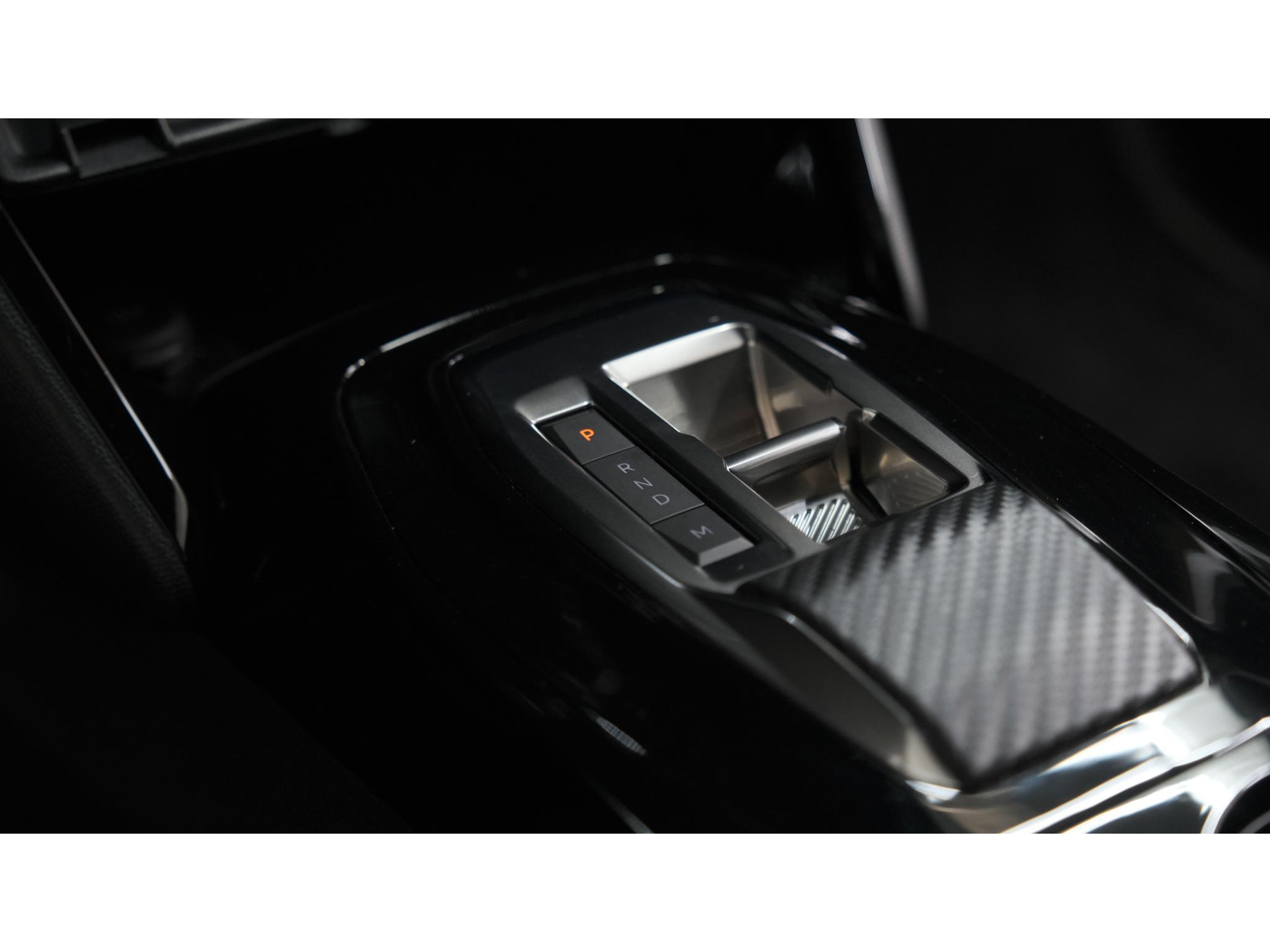 Peugeot 2008 PureTech 130 EAT8 GT | 360 Camera | Adaptieve Cruise Control | Dodehoekdetectie | Apple Carplay