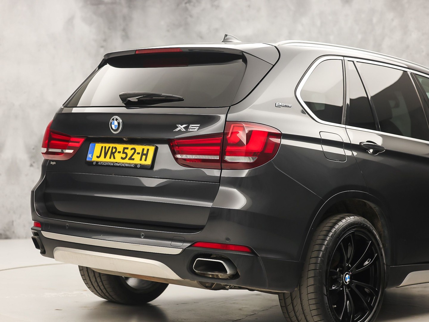 BMW X5 xDrive40e iPerformance High Executive 313Pk Automaat (GROOT NAVI, HEAD-UP DISPLAY, COMFORTSTOELEN MET GEHEUGEN, SFEERVERLICHTING, CAMERA, STOELVERWARMING, GETINT GLAS, NIEUWSTAAT)