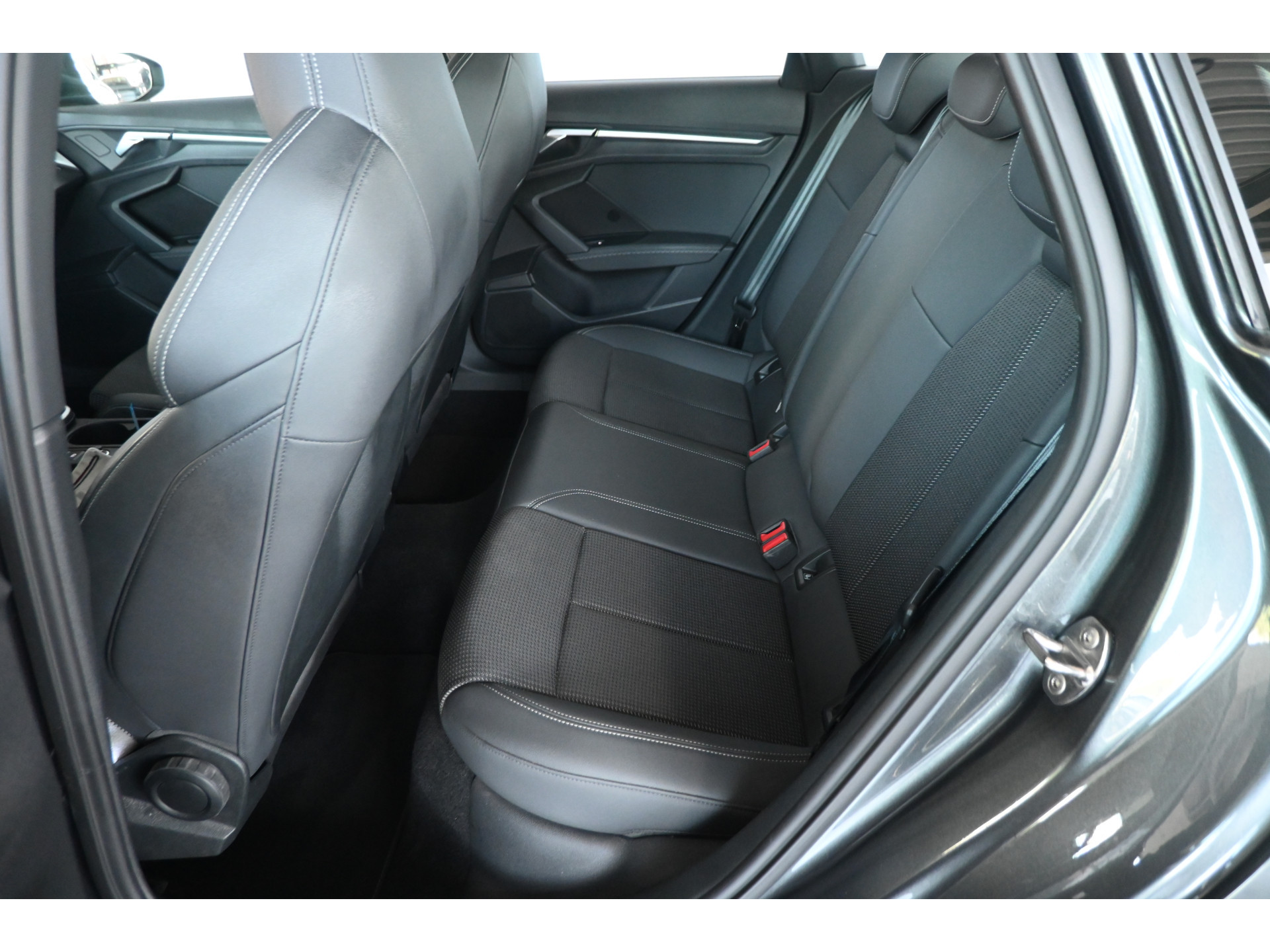 Audi A3 Limousine 30 TFSI S Edition Virtual Cockpit Adaptieve Cruise Led Clima Carplay Inruil Mogelijk!