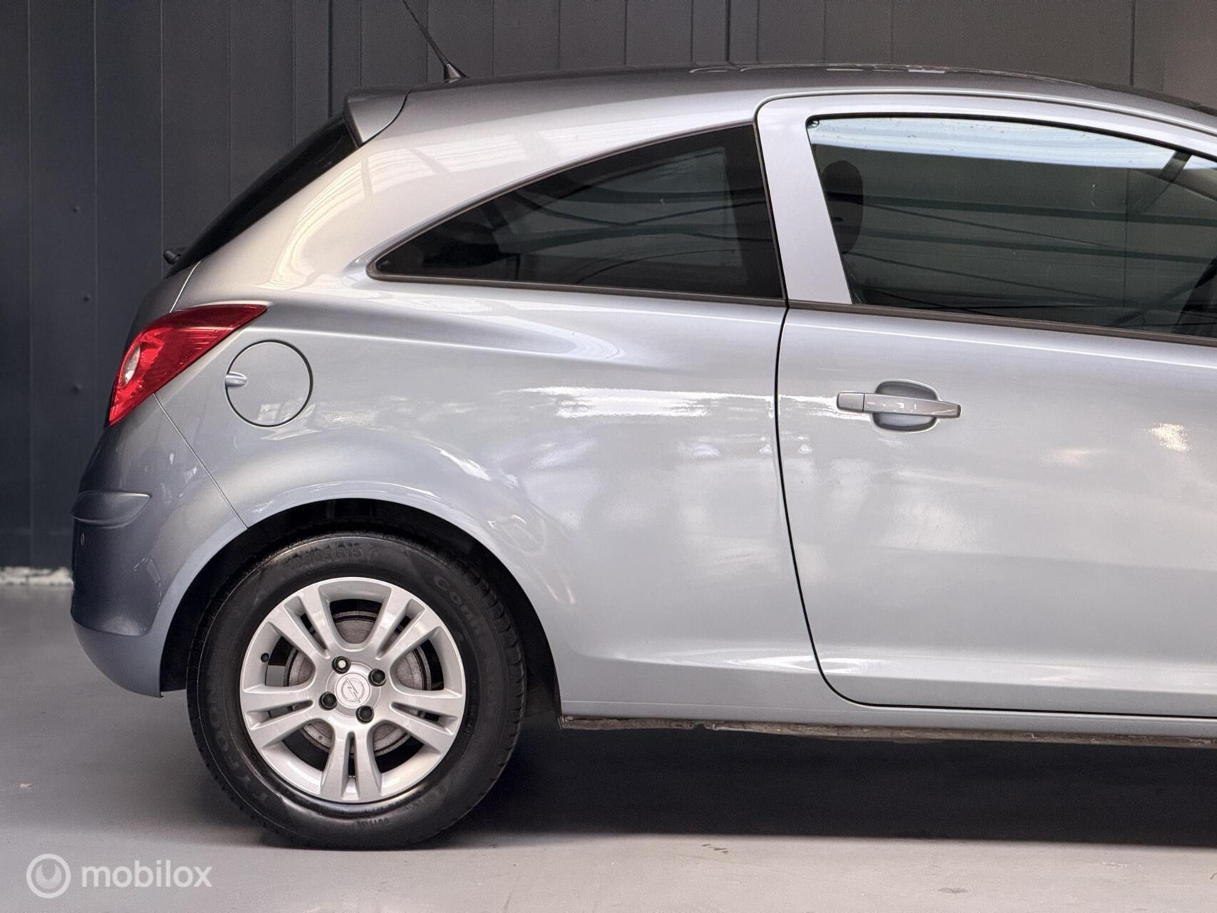 Opel Corsa 1.4-16V Cosmo| Vol Automaat | NAP | Cruise |Airco