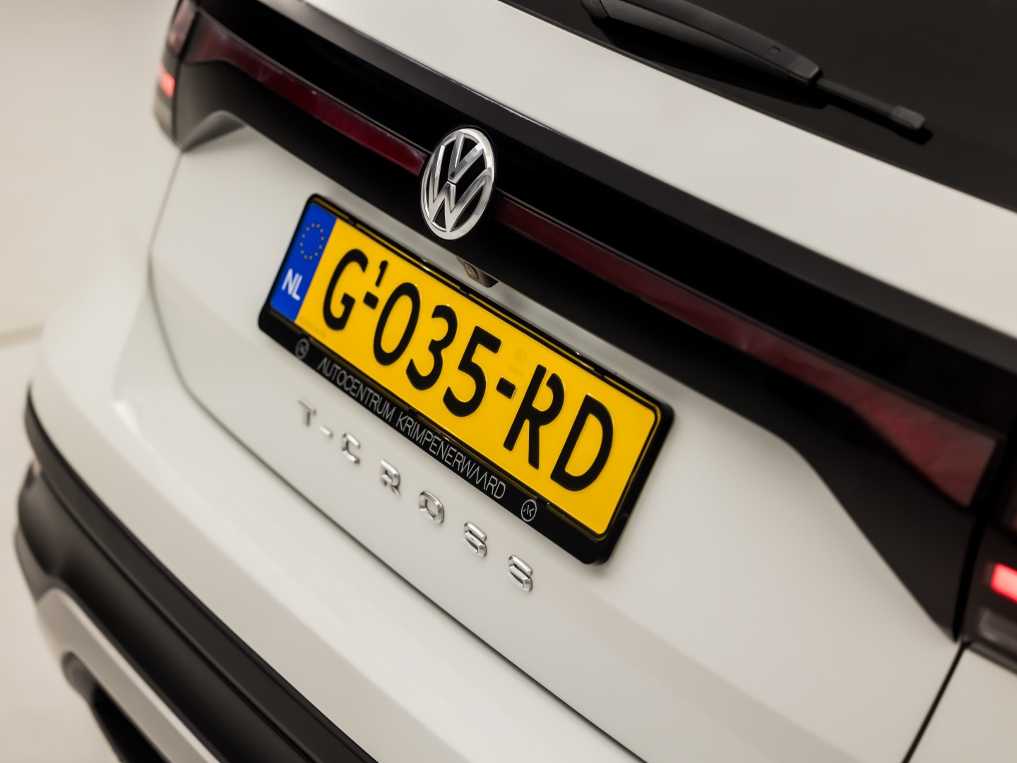 Volkswagen T-Cross 1.0 TSI Sport (APPLE CARPLAY, CAMERA, GETINT GLAS, CRUISE, LM VELGEN, SPORTSTOELEN, NIEUWSTAAT)