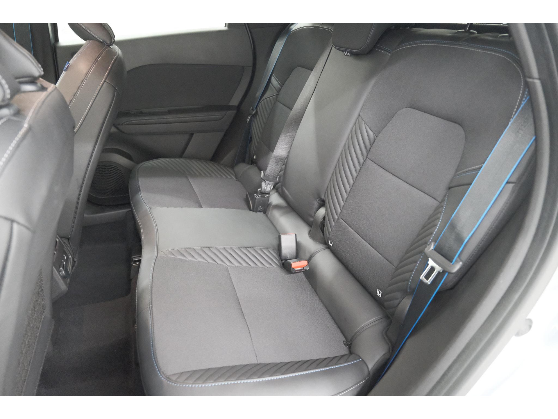 Renault Captur 1.8 E-Tech full hybrid 160 esprit Alpine | 360 Camera | Adaptieve Cruise Control | Dodehoekdetectie | Stuurwielverwarming