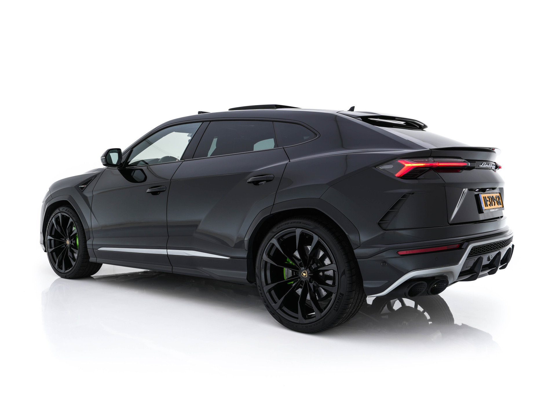 Lamborghini Urus 4.0 V8 Pearl Capsule (INCL-BTW) *CERAMIC-BRAKES | PANO | HEAD-UP | SOFT-CLOSE | LEATHER-ALCANTARA | FULL-LED | NIGHT-VISION | BANG&OLUFSEN | MEMORY-PACK | HEATED-SPORTSEATS | TOP-VIEW | ADAPTIVE-CRUISE | ...