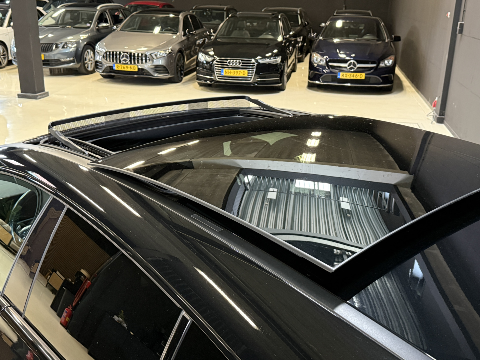 Mercedes-Benz CLA-klasse Shooting Brake 200 Business Solution AMG | Pano | Sfeerverl. | Burmester | Keyless