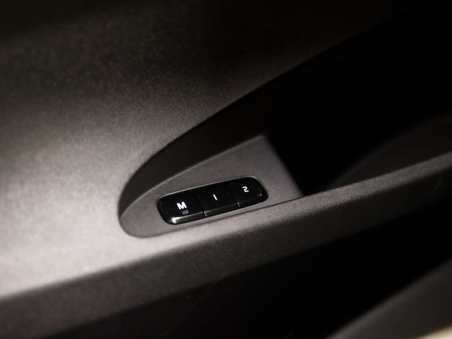 Polestar 2 Long Range Dual Motor Launch Edition 78kWh 408Pk Automaat (PANORAMADAK, HARMAN/KARDON, APPLE CARPLAY, 360 CAMERA, STOELVENTILATIE, MEMORY SEATS, GETINT GLAS, TREKHAAK, ELEK ACHTERKLEP, NIEUWSTAAT)
