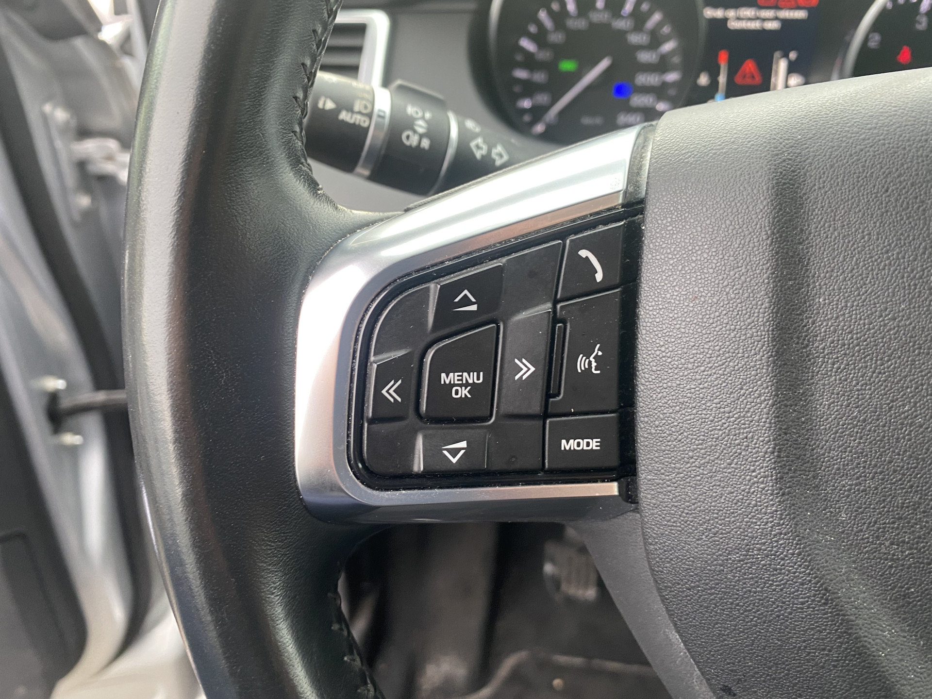 Land Rover Discovery Sport 2.0 TD4 HSE Luxury AWD [⚠️] *NAVI-FULLMAP | BI-XENON | LEATHER | MERIDIAN-SURROUND | CAMERA | ECC | PDC | CRUISE | LANE-ASSIST | MEMORY-PACK | PRIVACY-GLASS | TOWBAR | HEATED-COMFORTSEATS | LANE-ASSIST | 19"ALU*