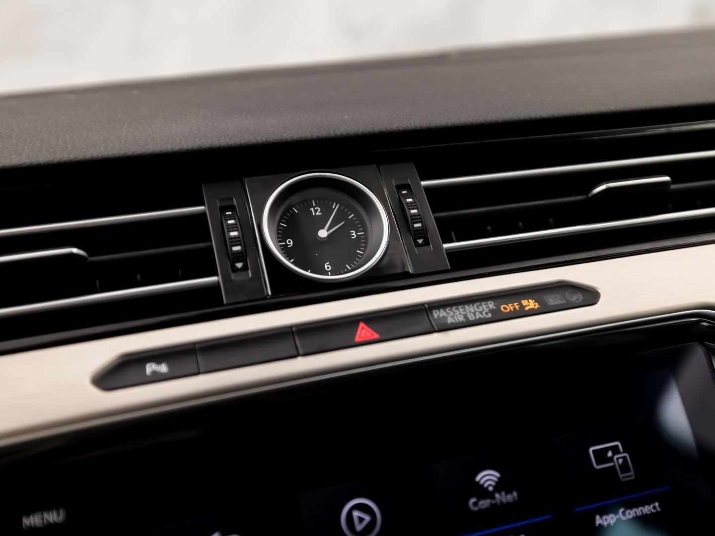 Volkswagen Passat Variant 1.4 TSI ACT Highline R 150Pk Automaat (VIRTUAL COCKPIT, APPLE CARPLAY, BLACK PACK, CAMERA, STOELVERWARMING, LEDER/ALCANTARA, GETINT GLAS, KEYLESS, ADAPTIVE CRUISE, NIEUWSTAAT)