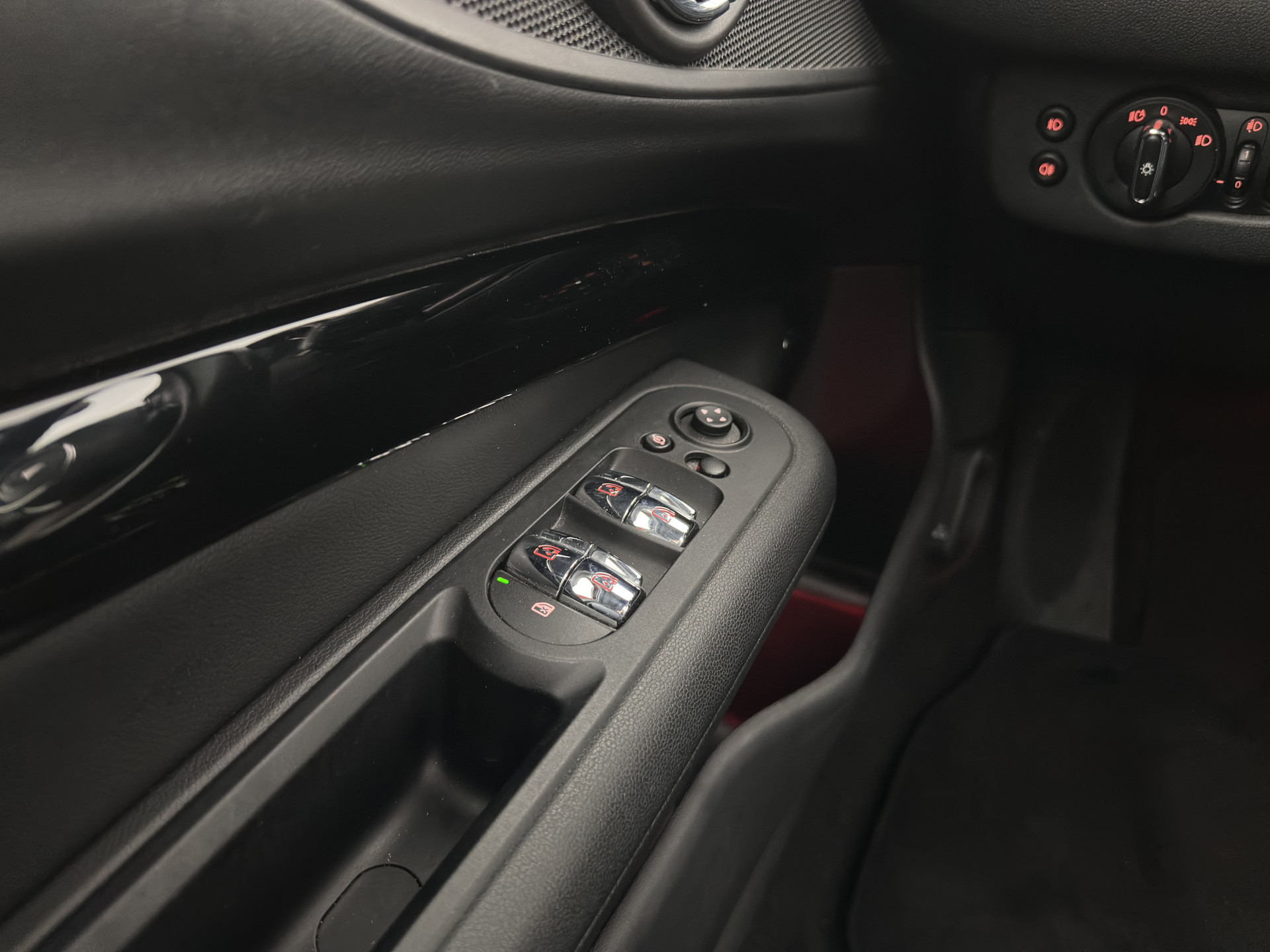 MINI Mini Clubman 2.0 Cooper S ALL4  Premier Plus JCW (INCL-BTW) Aut * PANO | LEATHER | FULL-LED | HEATED-SPORTSEATS | DIGI-COCKPIT | AMBIENT-LIGHT | PRIVACY-GLASS | HEAD-UP | PDC | CAMERA | DAB  | KEYLESS | TOWBAR | 18"ALU*