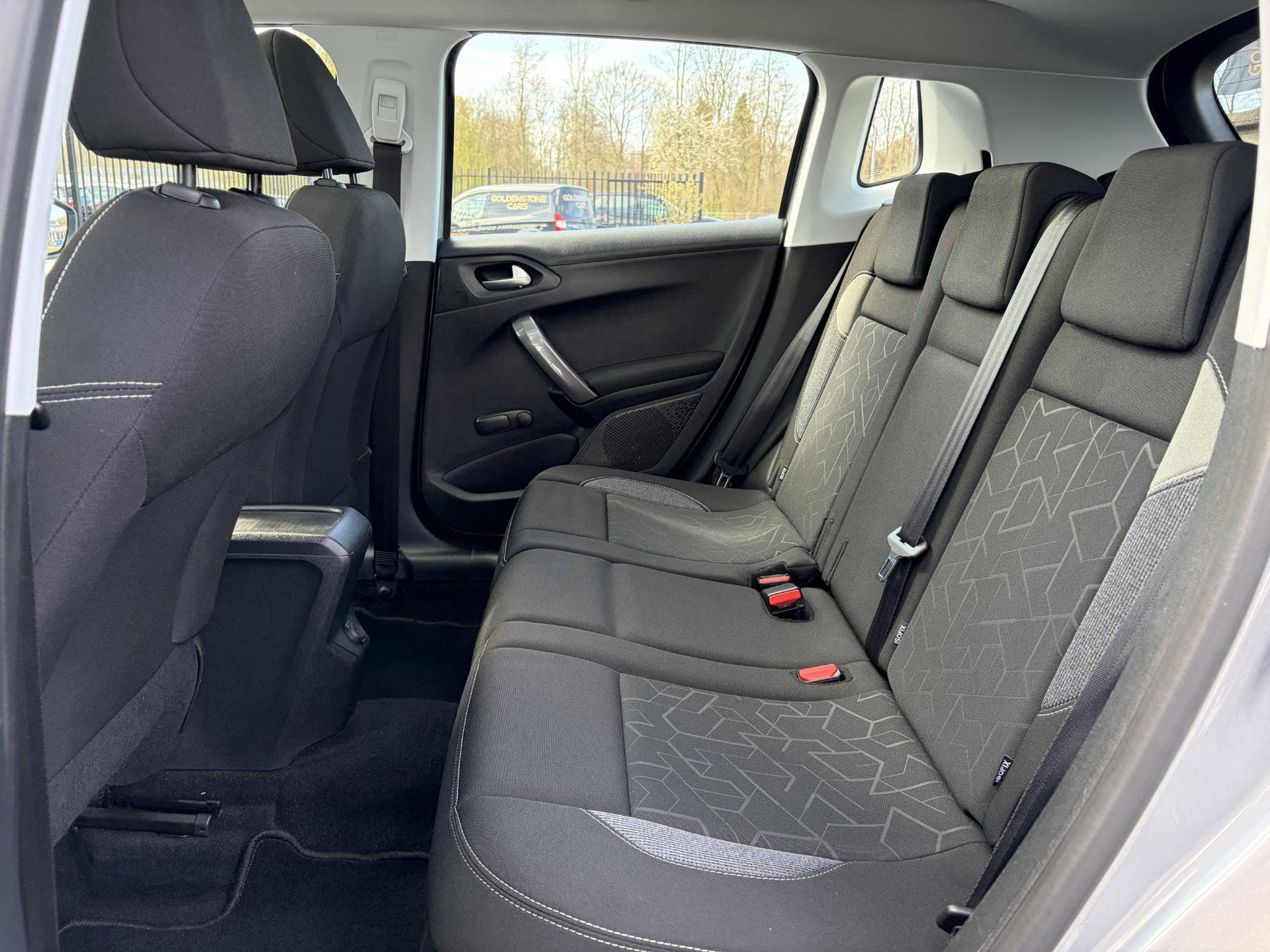 Peugeot 2008 1.2 PureTech Blue Lion 2e Eigenaar,Pano,Navi,Trekhaak,110pk,Dealer Onderhouden,Airco,Cruise,Pdc,Lm velgen,N.A.P,Recent beurt gehad,Apk tot 11-2026