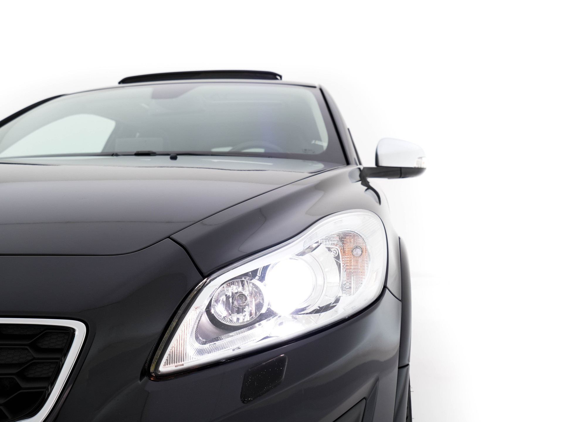 Volvo C30 1.6 D2 R-Design Luxury-Line *PANO | BI-XENON | LEATHER-FABRIC | NAVI-FULLMAP | HEATED-SPORTSEATS | ECC | CARBON-INLAY | PDC | PREMIUM-AUDIO | CRUISE | 17''ALU*