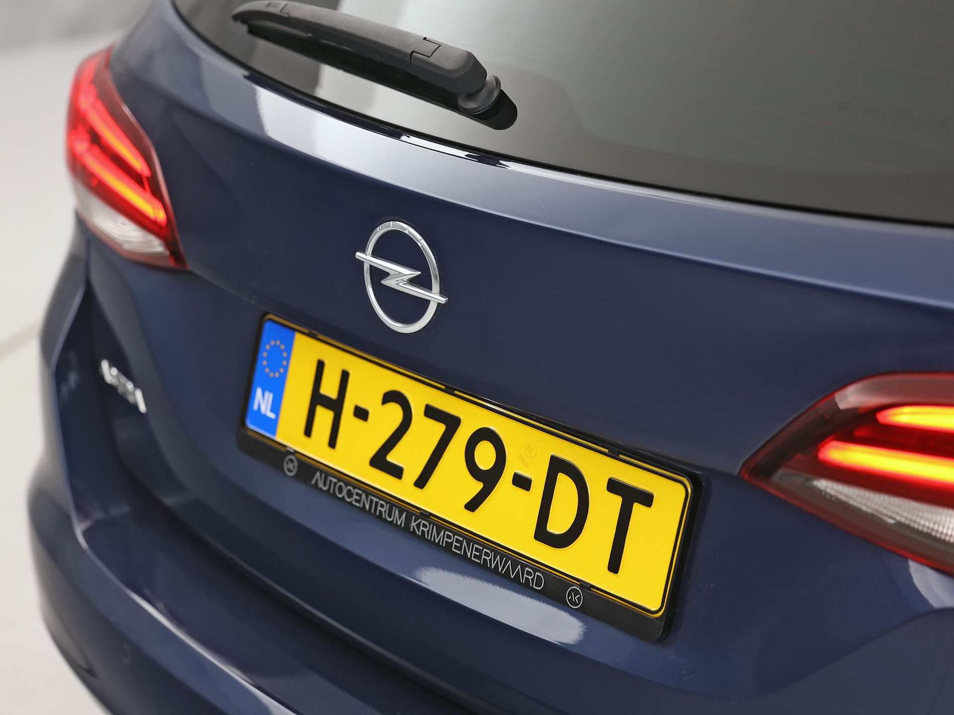 Opel Astra Sports Tourer 1.2 Launch Sport (VIRTUAL COCKPIT, APPLE CARPLAY, GROOT NAVI, CAMERA, STUUR/STOELVERWARMING, SPORTSTOELEN, GETINT GLAS, ADAPTIVE CRUISE, ZWART HEMEL, NIEUWSTAAT)