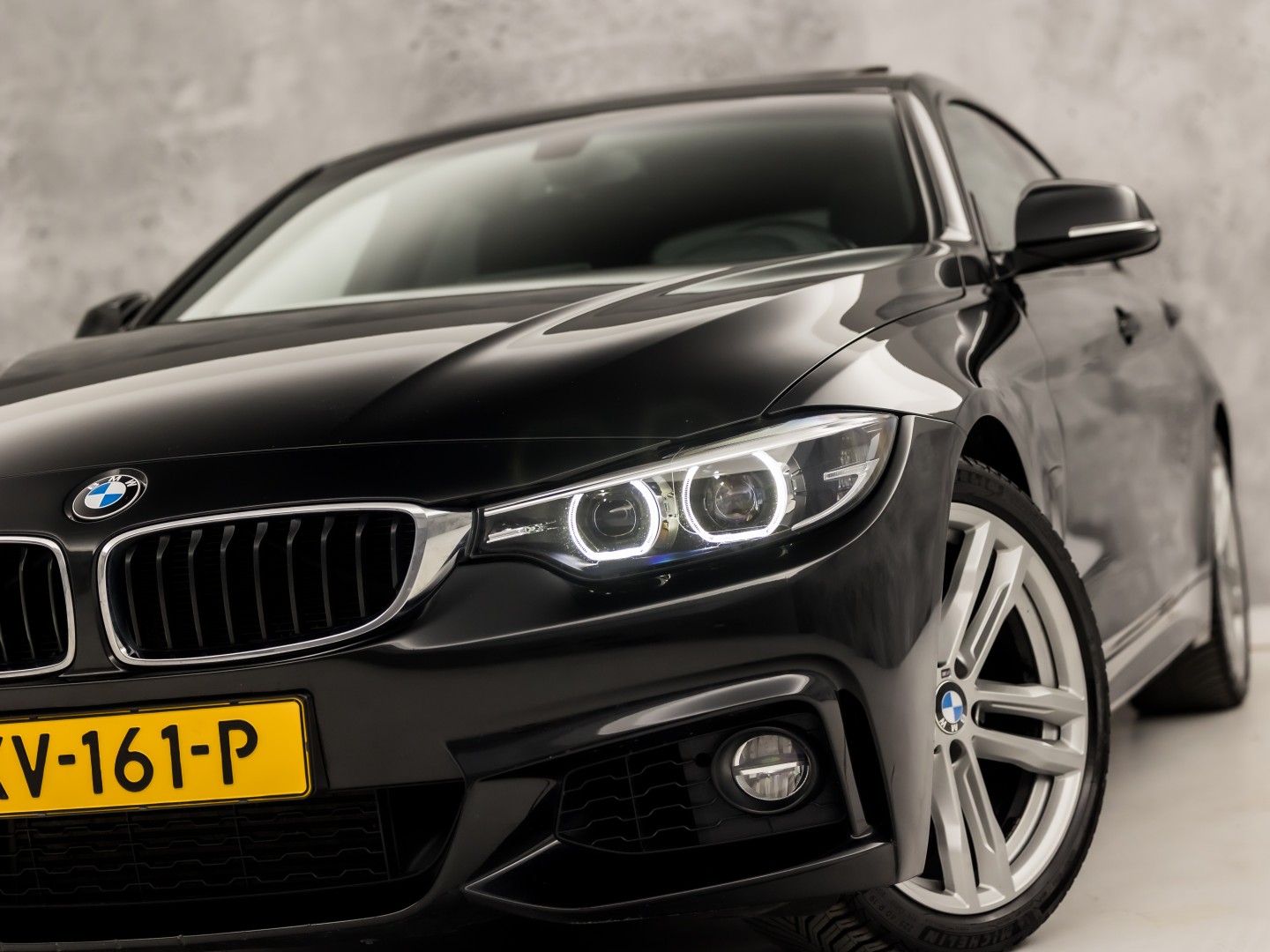 BMW 4-serie Gran Coupé 418i M Sport Automaat (SCHUIFDAK, M PAKKET, GROOT NAVI, HARMAN/KARDON, STOELVERWARMING, GETINT GLAS, SPORTSTOELEN, PARKEERSENSOREN, NIEUWE APK, NIEUWSTAAT)