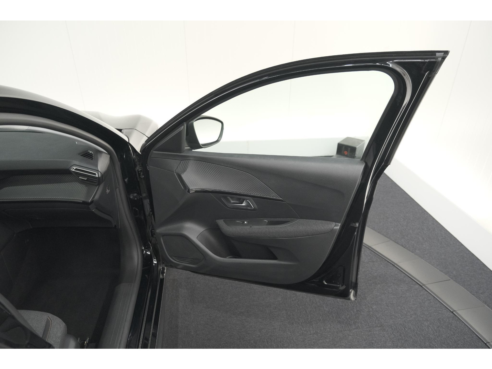 Peugeot 208 1.2 Hybrid 110 e-DCS6 Style | Parkeersensoren | Apple Carplay | Cruise Control | Airco