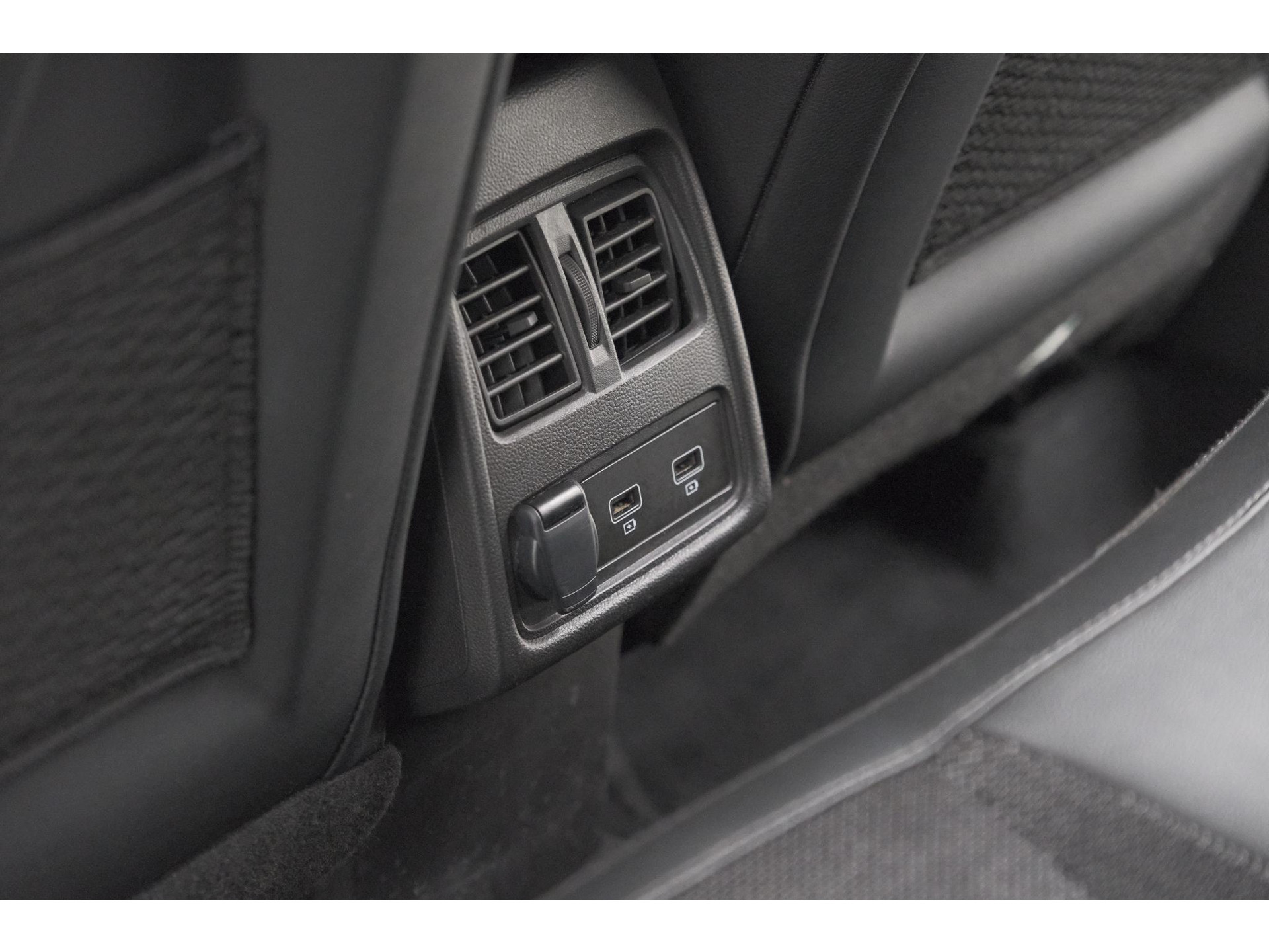 Renault Captur 1.6 E-Tech full hybrid 145 techno | Pack Full Screen | Camera | Navigatie | Allseason Banden