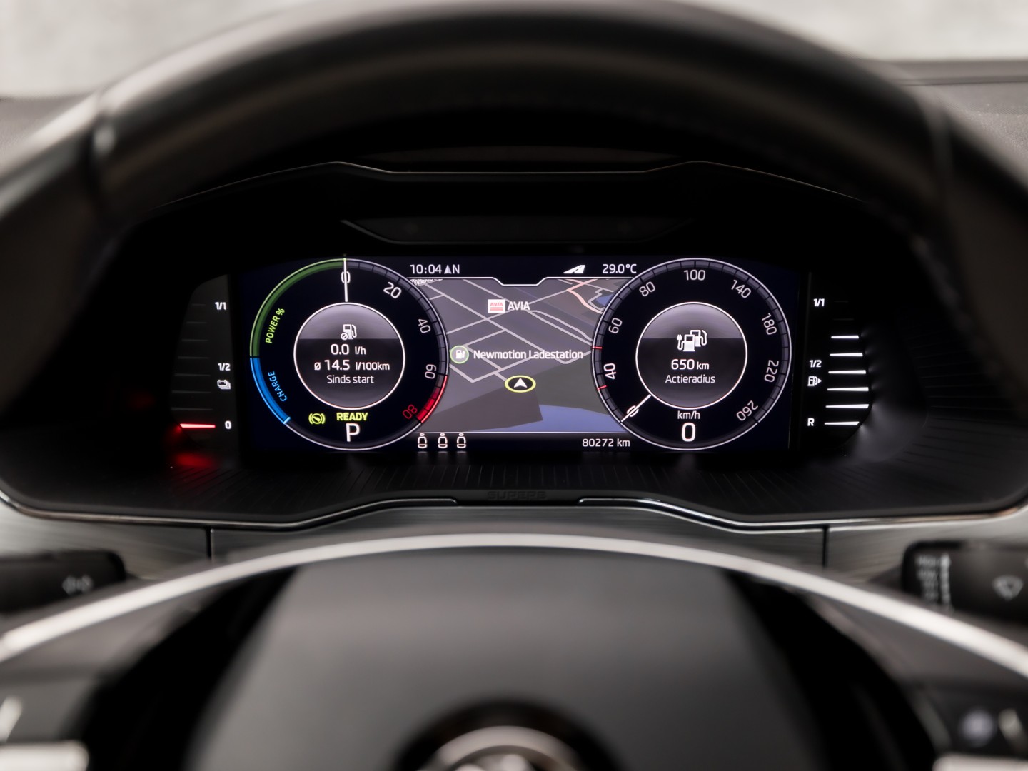 Škoda Superb Combi 1.4 TSI iV Business Sport 218Pk Automaat (VIRTUAL COCKPIT, APPLE CARPLAY, GROOT NAVI, CAMERA, STOELVERWARMING, SPORTSTOELEN, KEYLESS, ADAPTIVE CRUISE, GETINT GLAS, NIEUWSTAAT)