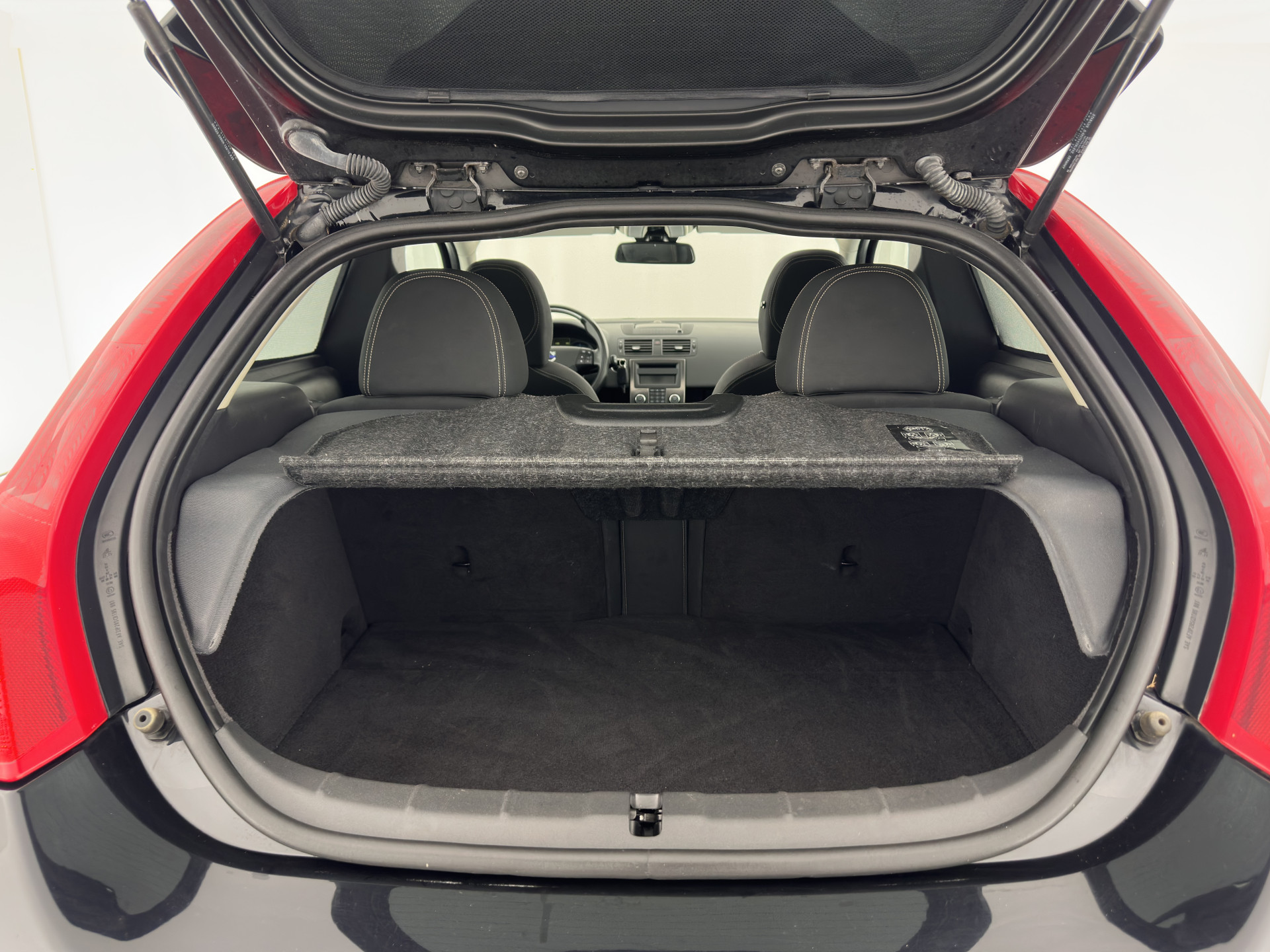 Volvo C30 1.6 D2 R-Design Sport-pack *PANO | BI-XENON | LEATHER-FABRIC | NAVI-FULLMAP | HEATED-SPORTSEATS | ECC | CARBON-INLAY | PDC | PREMIUM-AUDIO | CRUISE | 17''ALU*